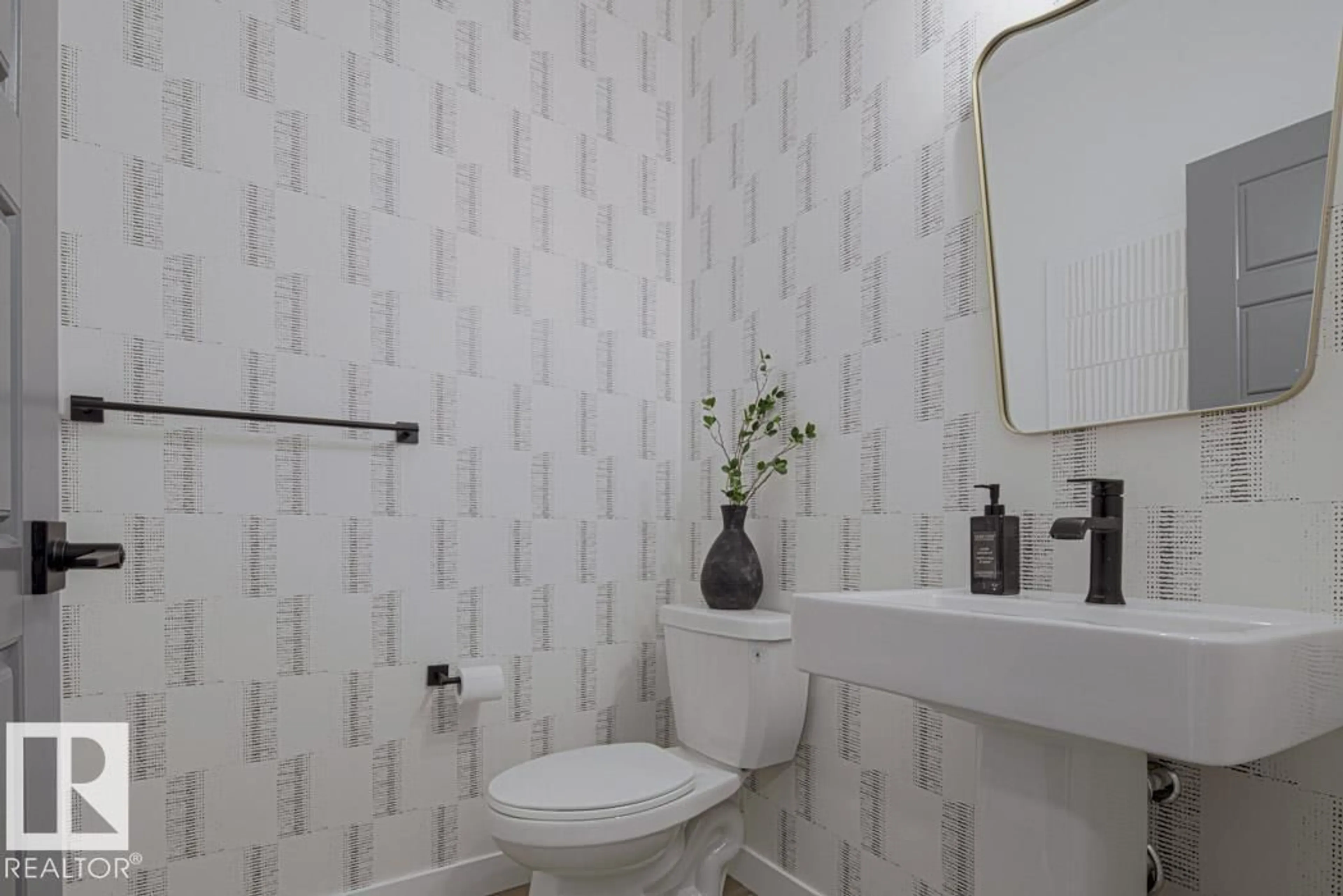 Standard bathroom, ceramic/tile floor for 5921 RAVEN CR, Edmonton Alberta T5S0S8