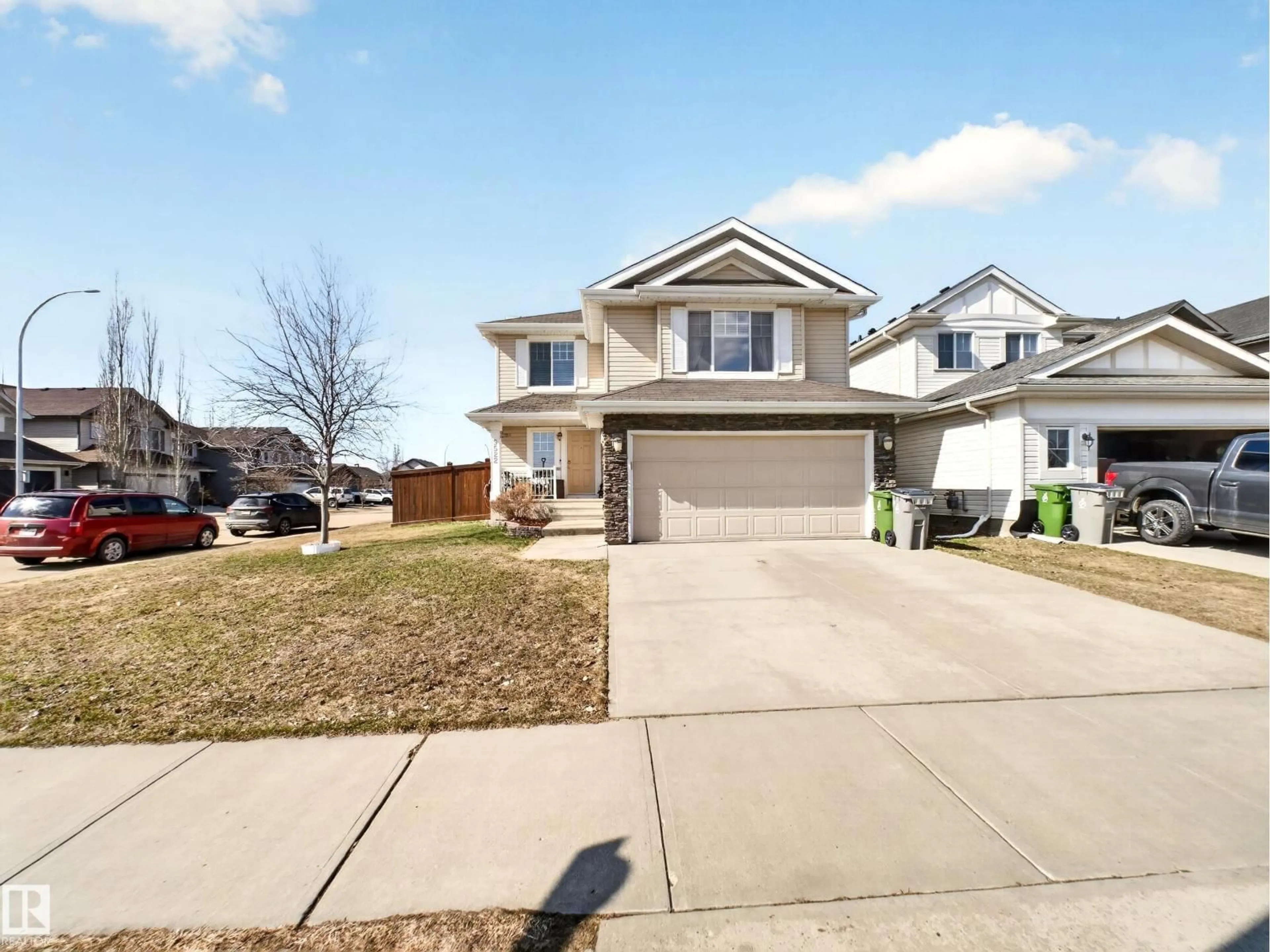 Home with vinyl exterior material, street for 9522 103 AV, Morinville Alberta T8R0B4