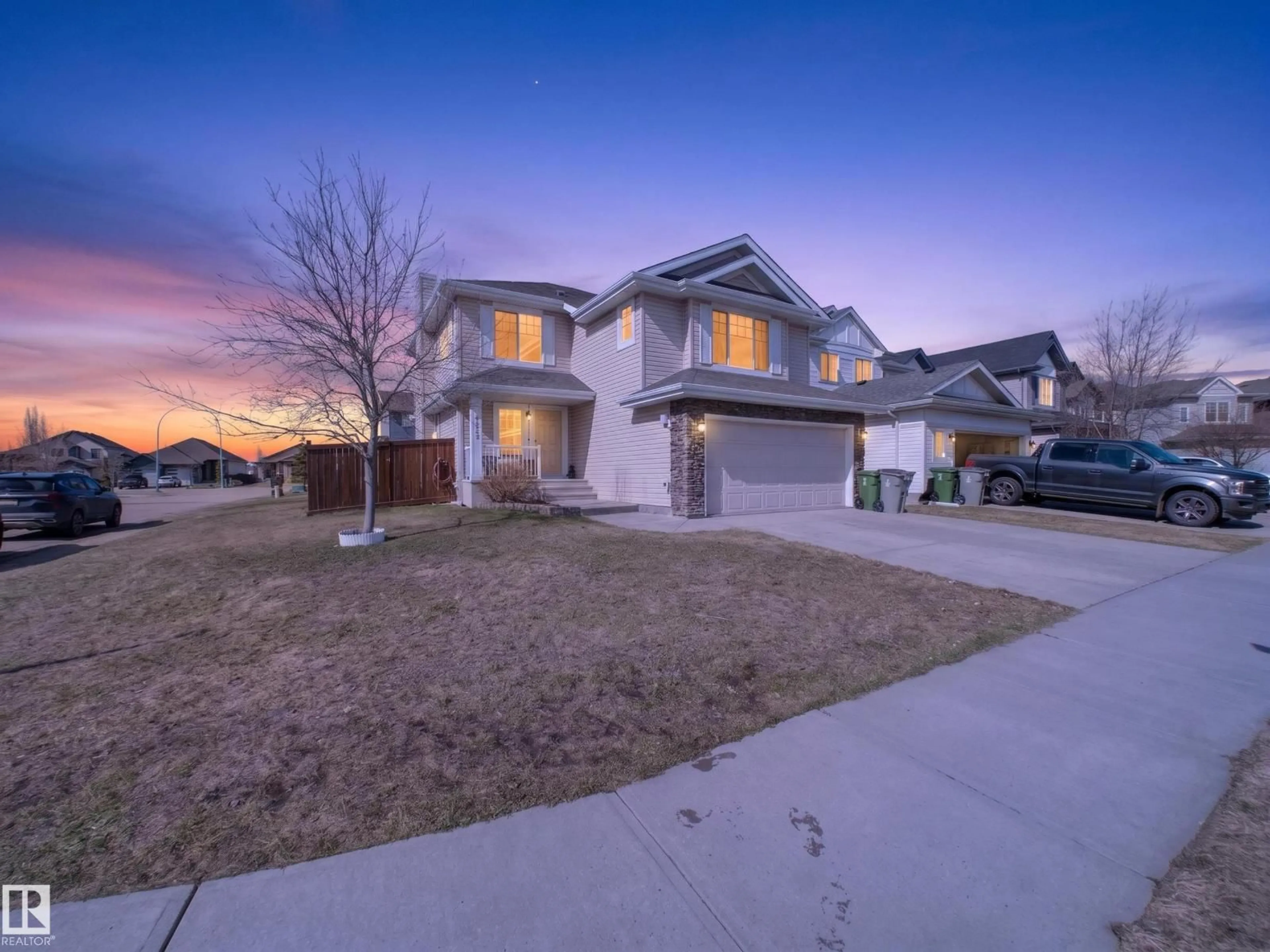 A pic from outside/outdoor area/front of a property/back of a property/a pic from drone, street for 9522 103 AV, Morinville Alberta T8R0B4