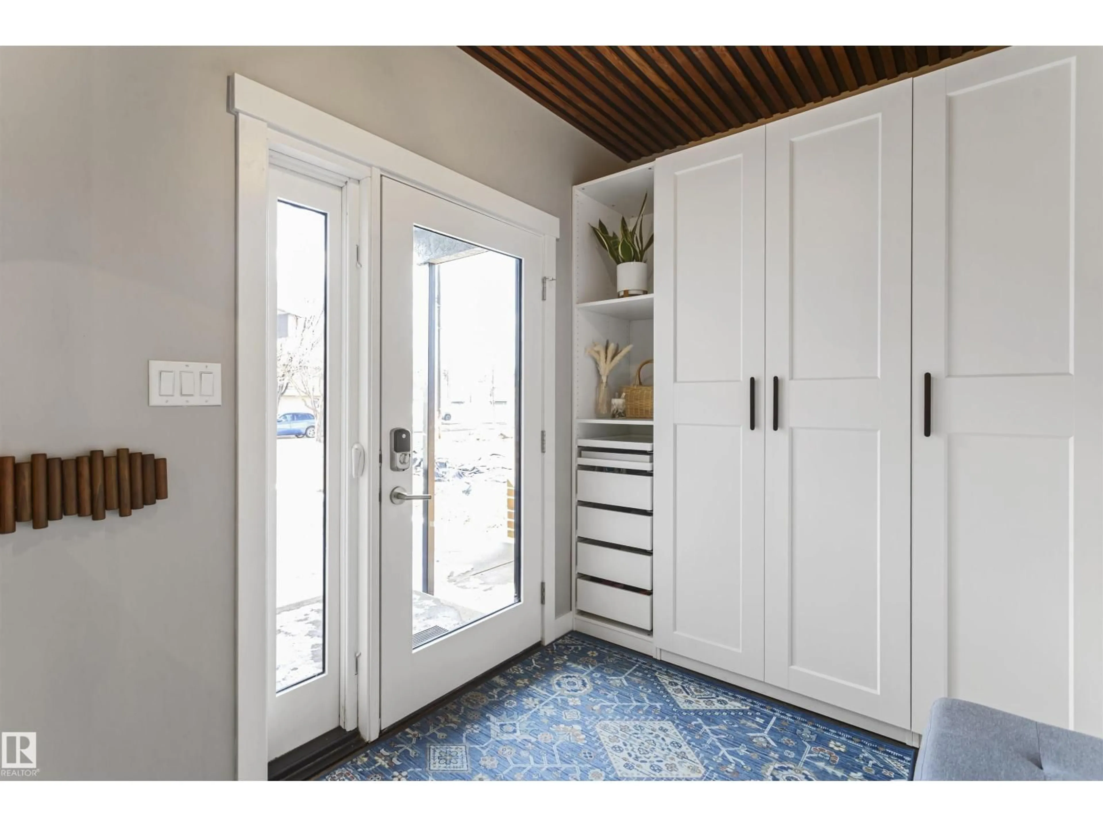 Indoor entryway for 8103A 95A ST, Edmonton Alberta T6C3Y1