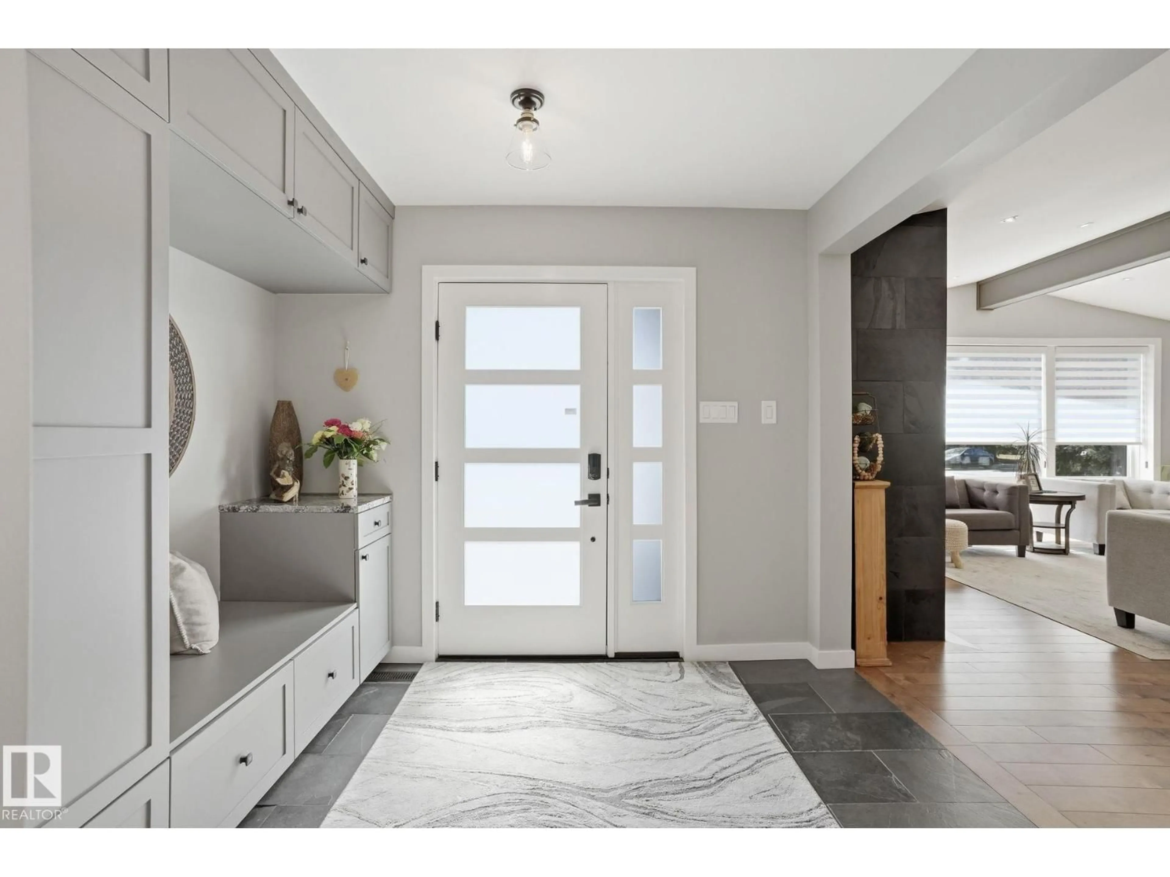 Indoor entryway for 13904 86 AV, Edmonton Alberta T5R4A9