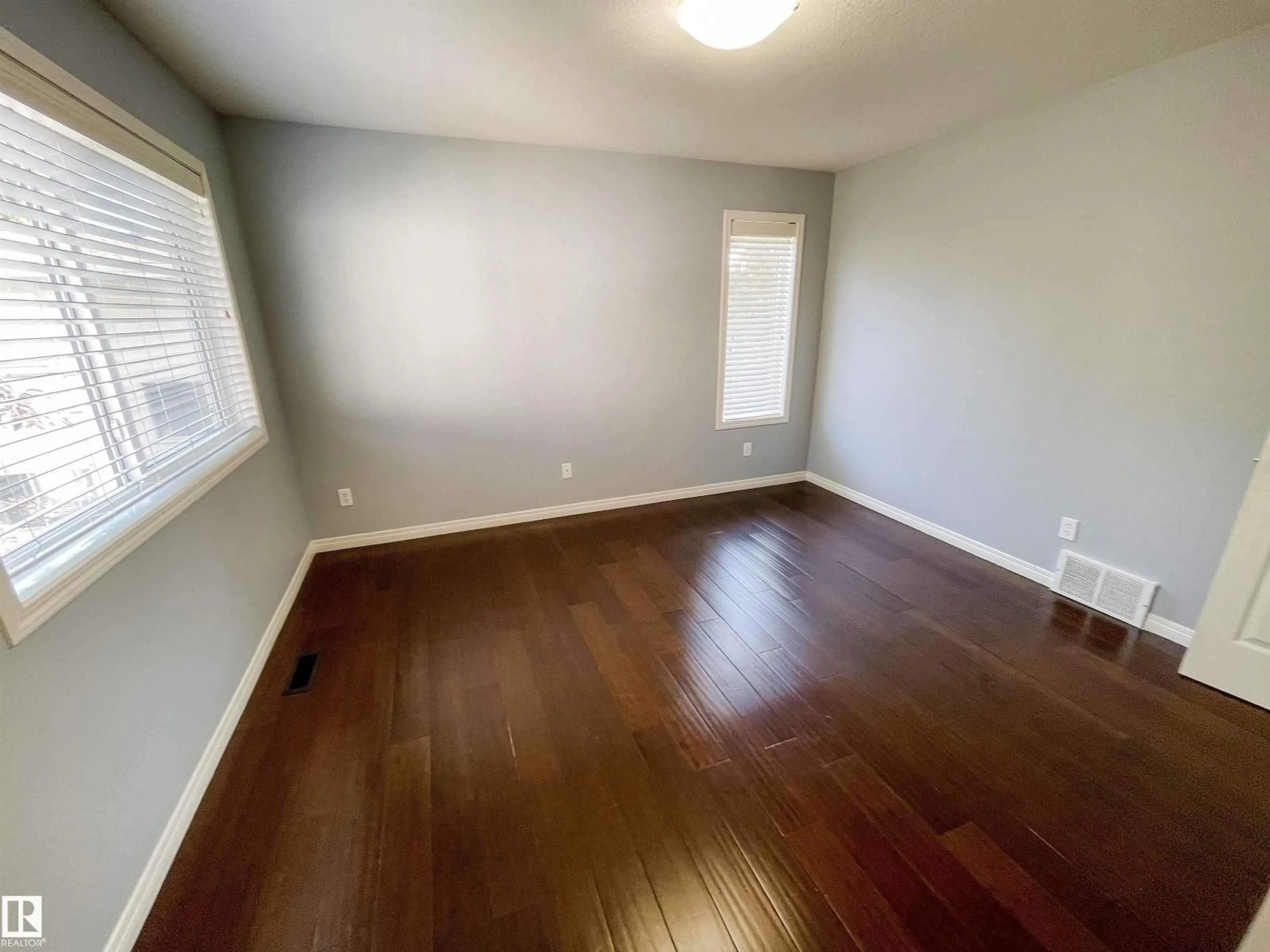 A pic of a room for 5806 118 AV, Edmonton Alberta T5W1E4