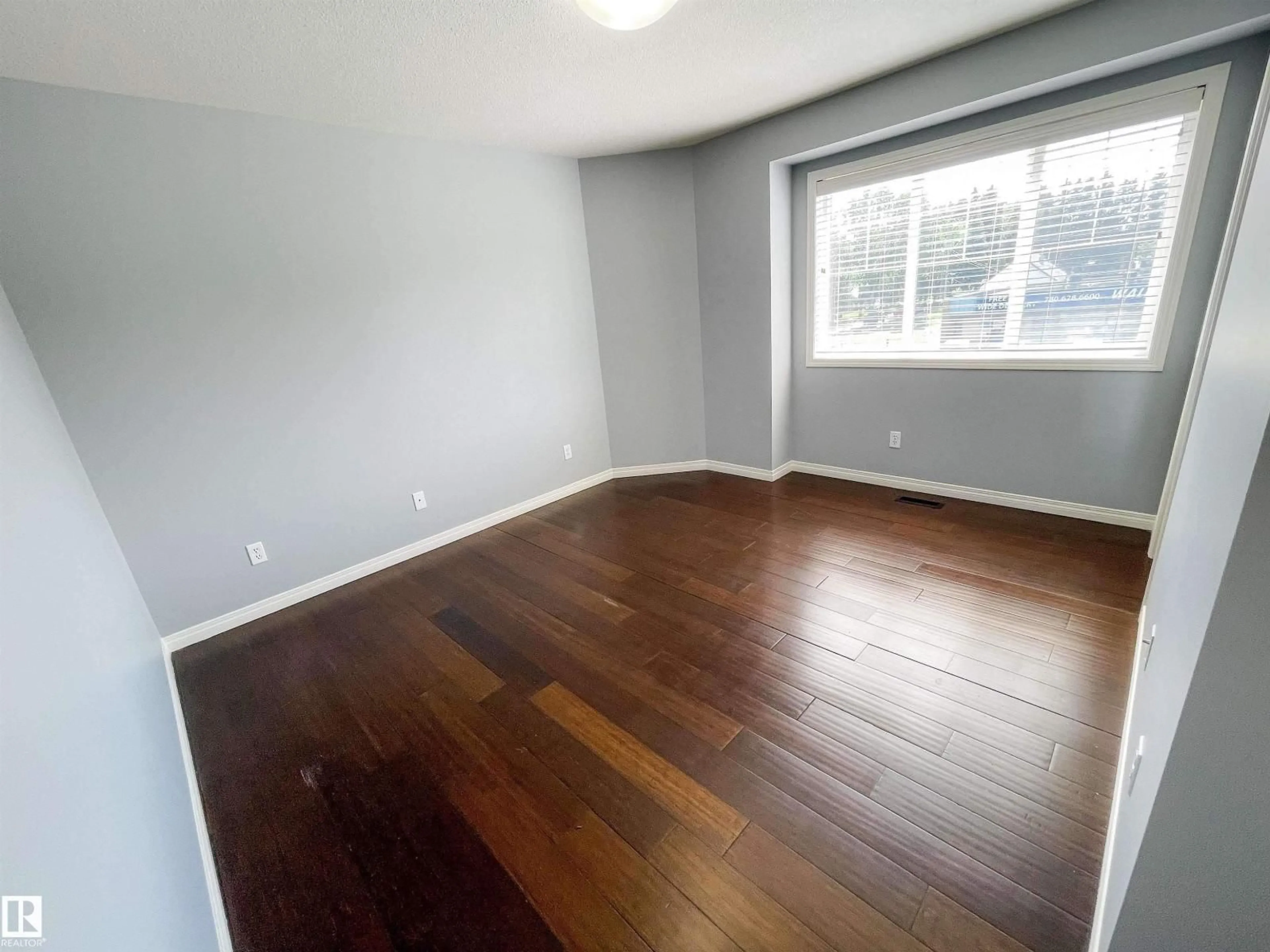 A pic of a room for 5806 118 AV, Edmonton Alberta T5W1E4