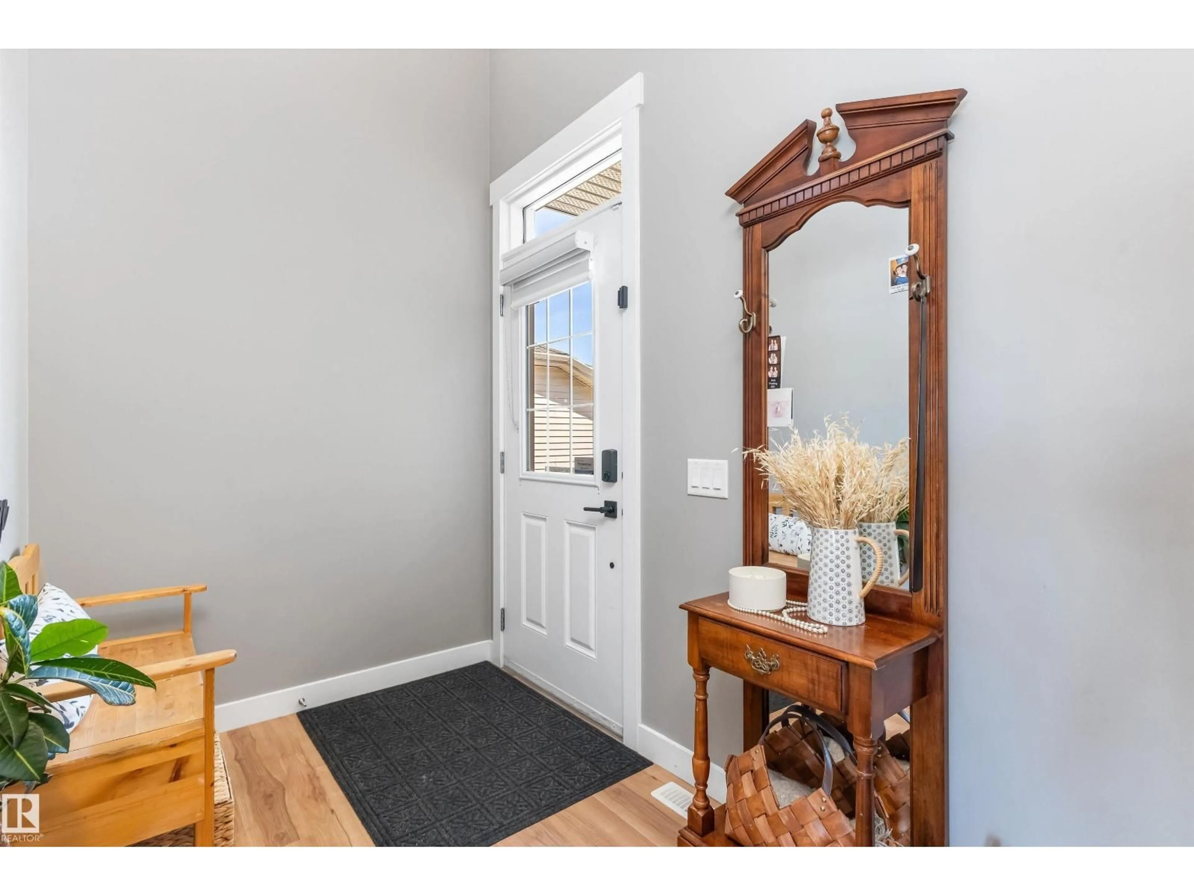 Indoor entryway for 8355 ELLIS CR, Edmonton Alberta T6M0P7