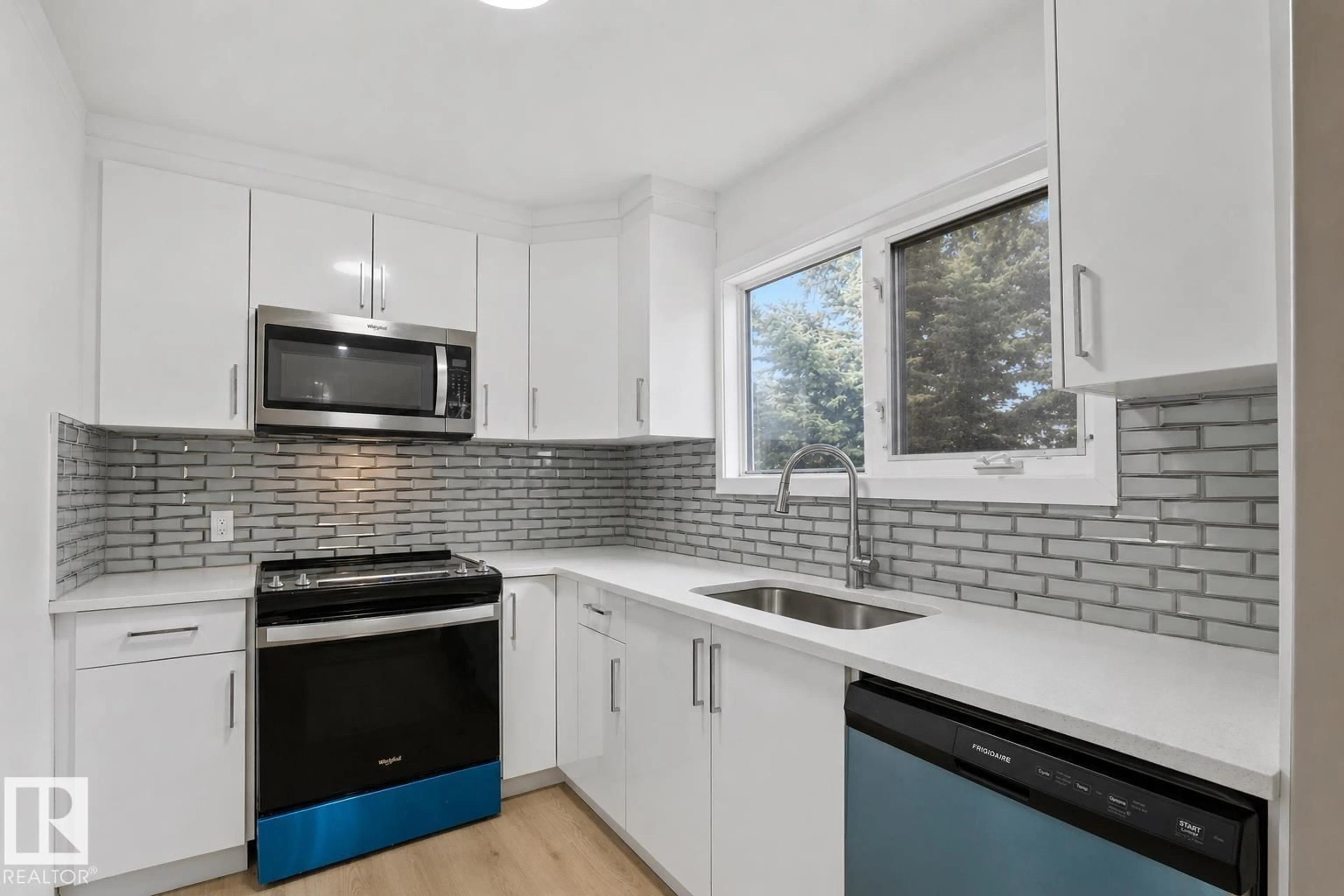 Unknown for 1566 LAKEWOOD ROAD, Edmonton Alberta T6K2V9