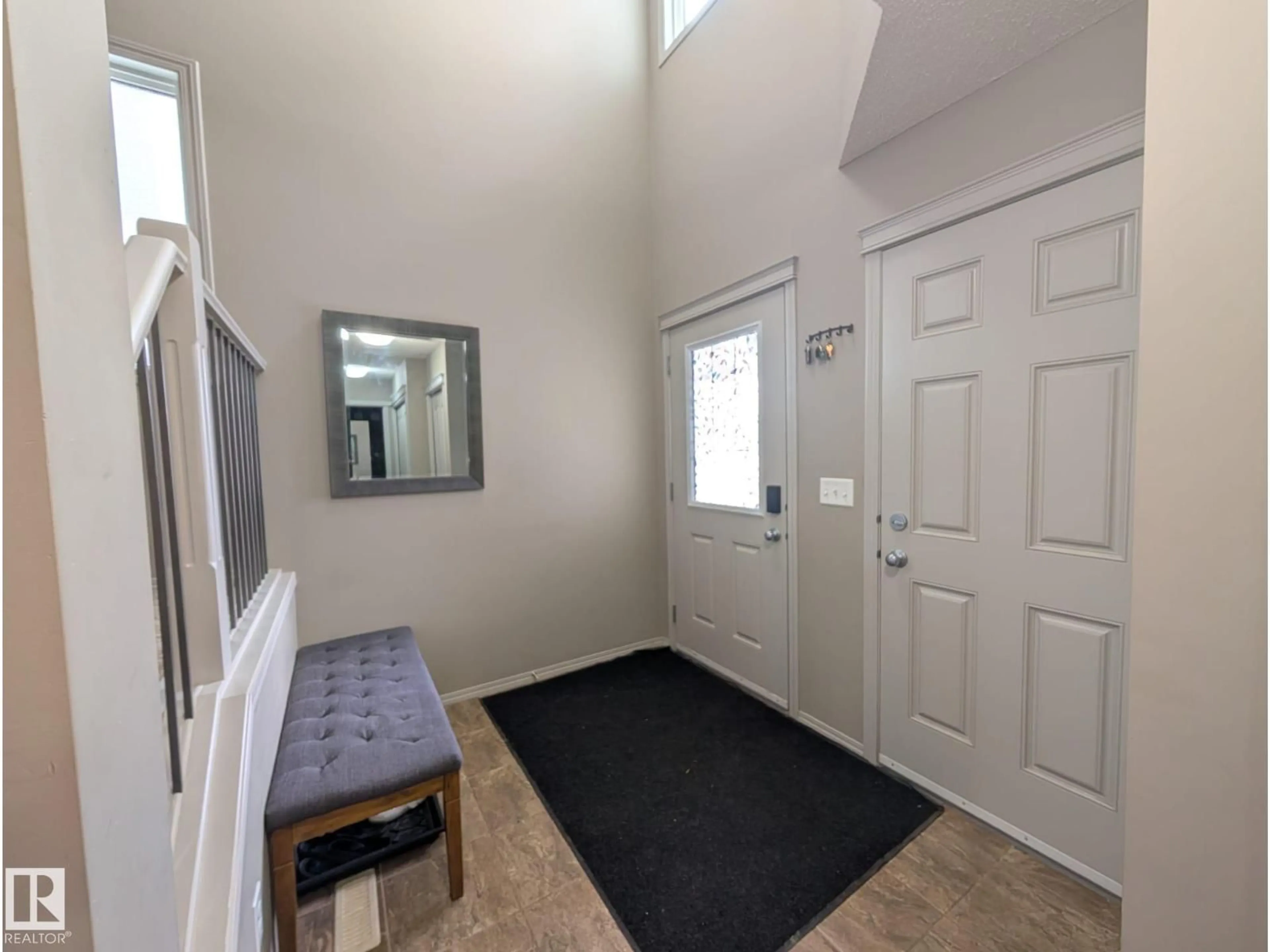 Indoor entryway for NW - 3336 17B AV, Edmonton Alberta T6T0P3