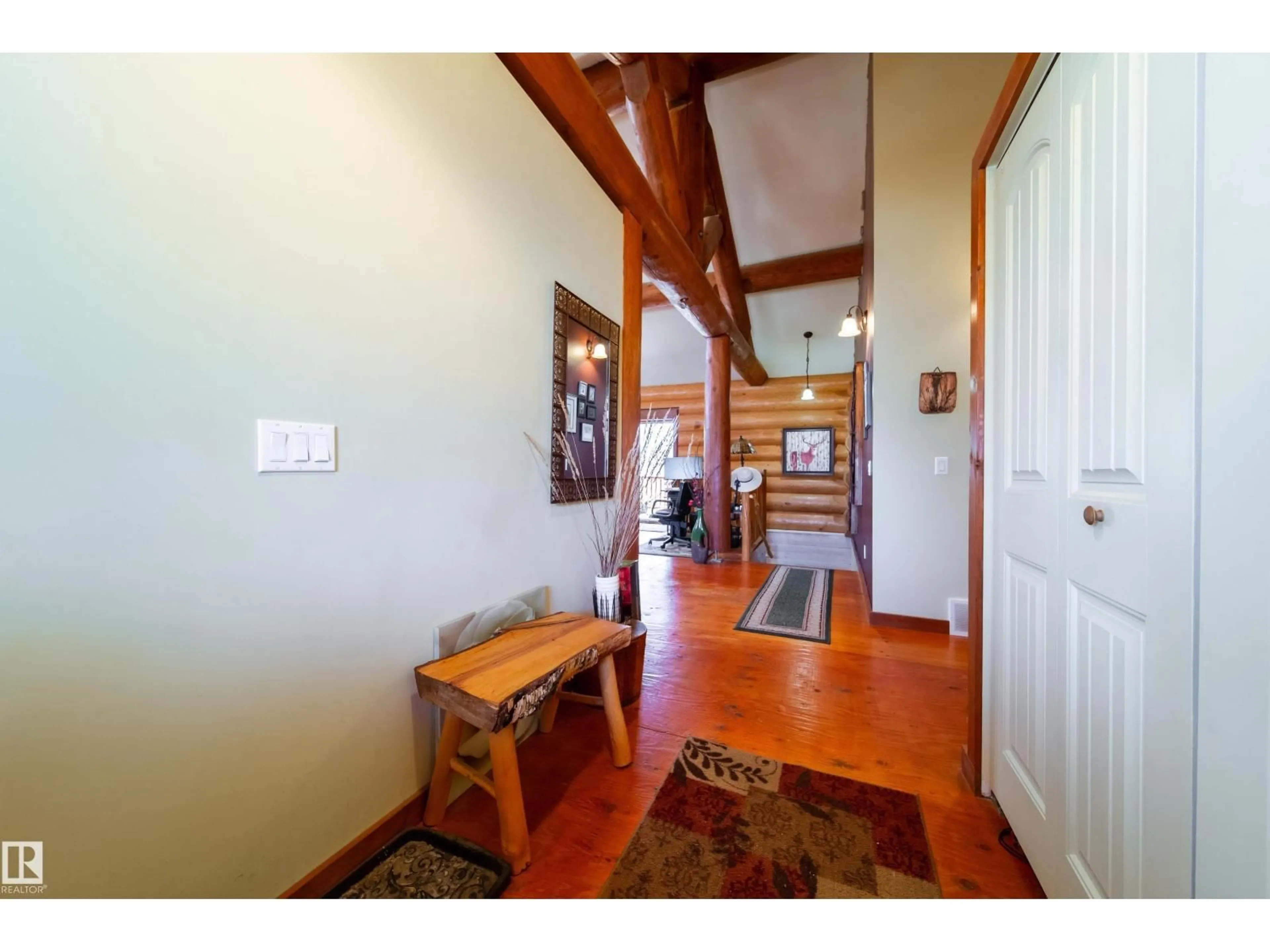 Indoor entryway for 1411 PARK CR, Rural Lac Ste. Anne County Alberta T0E0A2