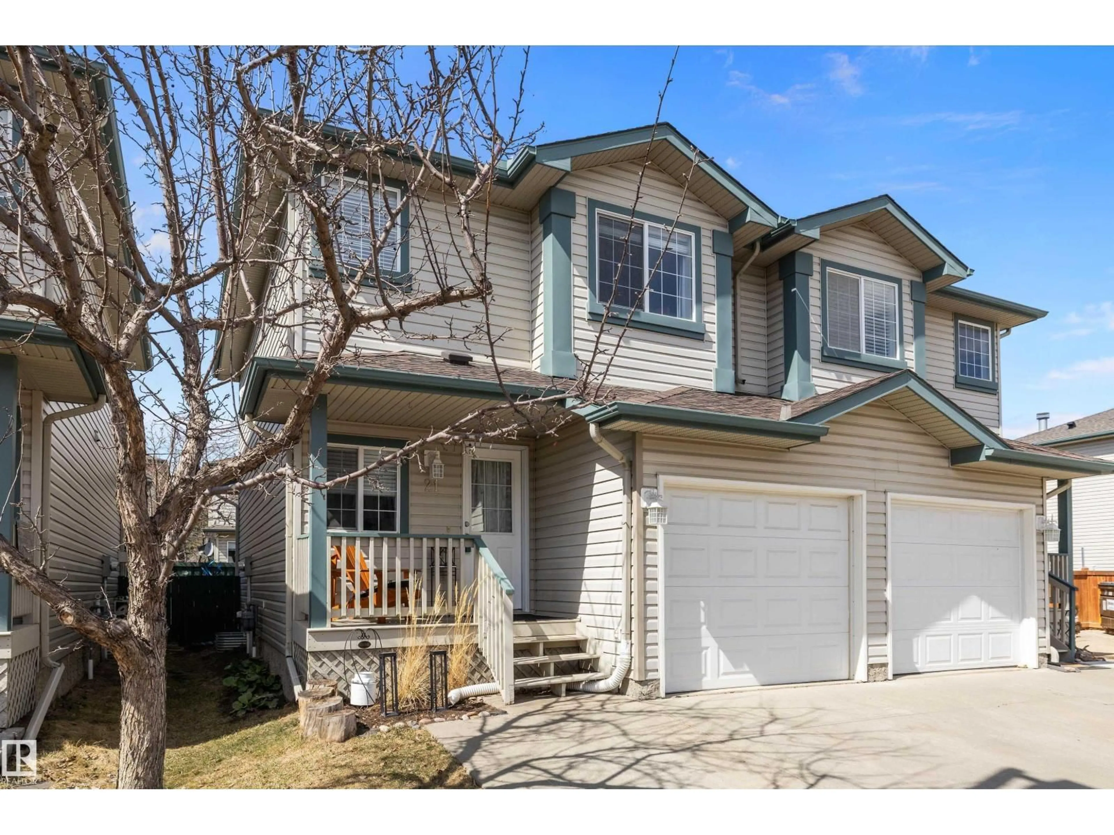 Home with vinyl exterior material, street for #21 - 2004 GRANTHAM CT, Edmonton Alberta T5T6R9