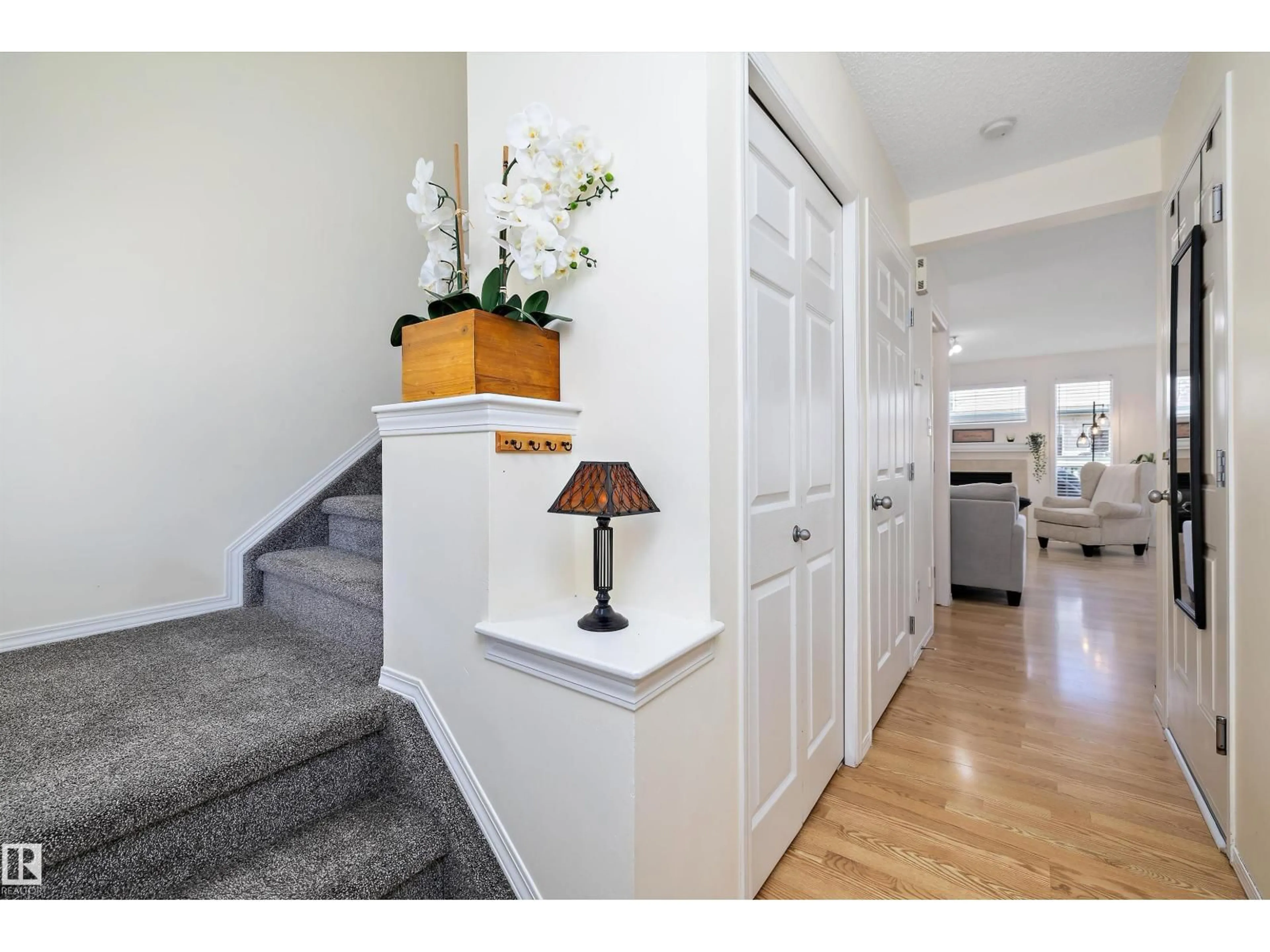 Indoor entryway for #21 - 2004 GRANTHAM CT, Edmonton Alberta T5T6R9