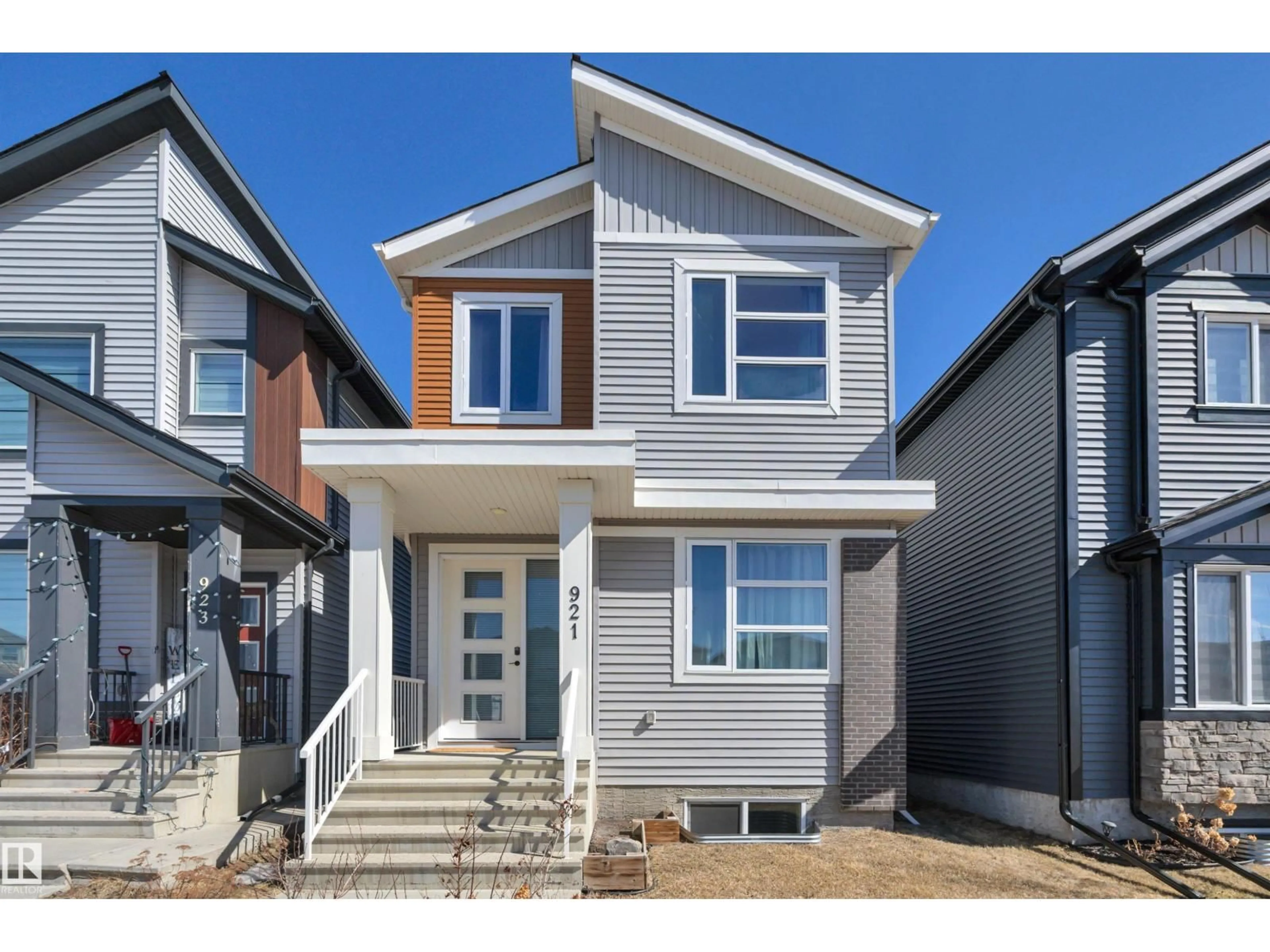 Home with vinyl exterior material, street for 921 BERG PL, Leduc Alberta T9E1J6