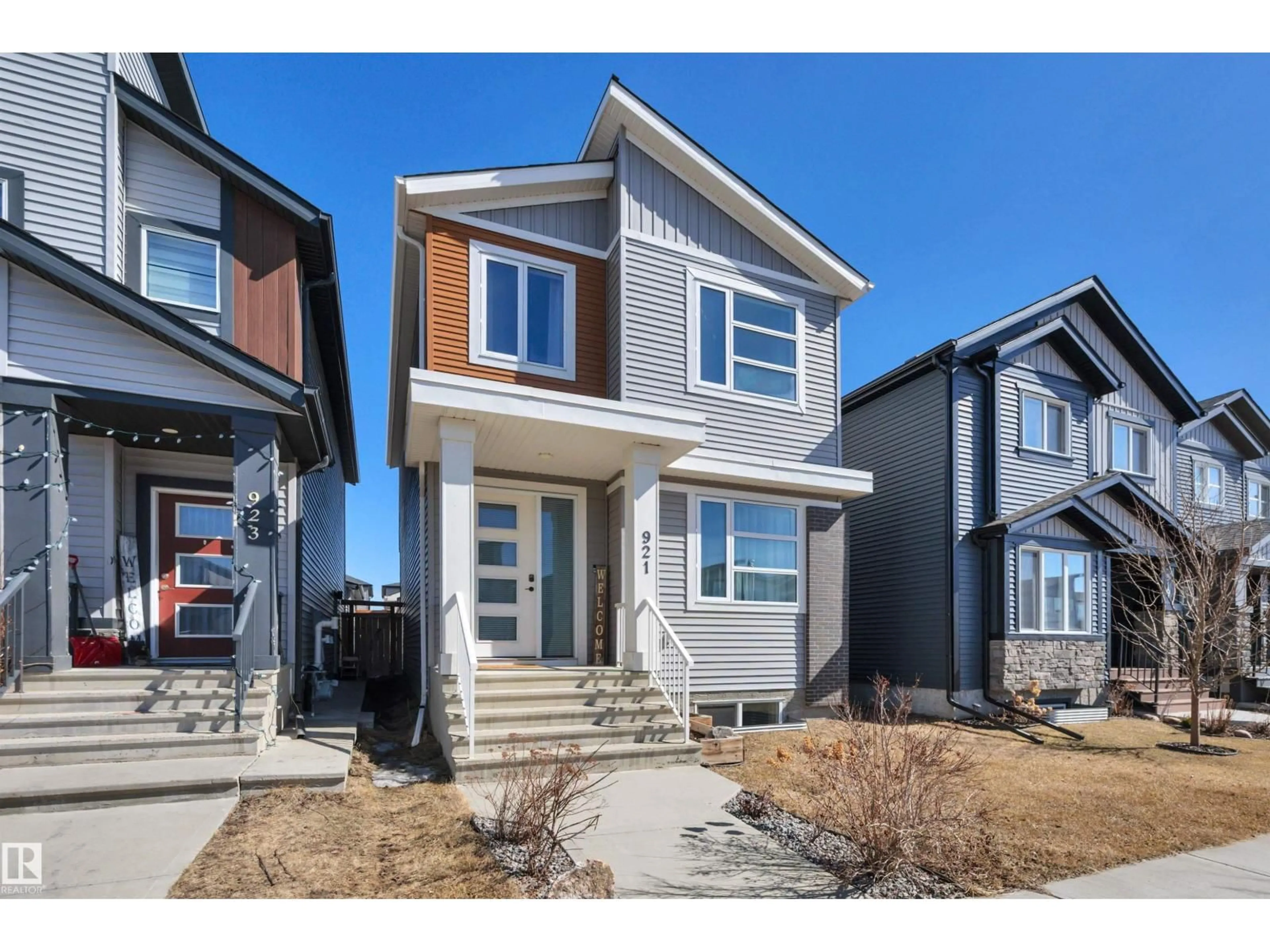 Home with vinyl exterior material, street for 921 BERG PL, Leduc Alberta T9E1J6