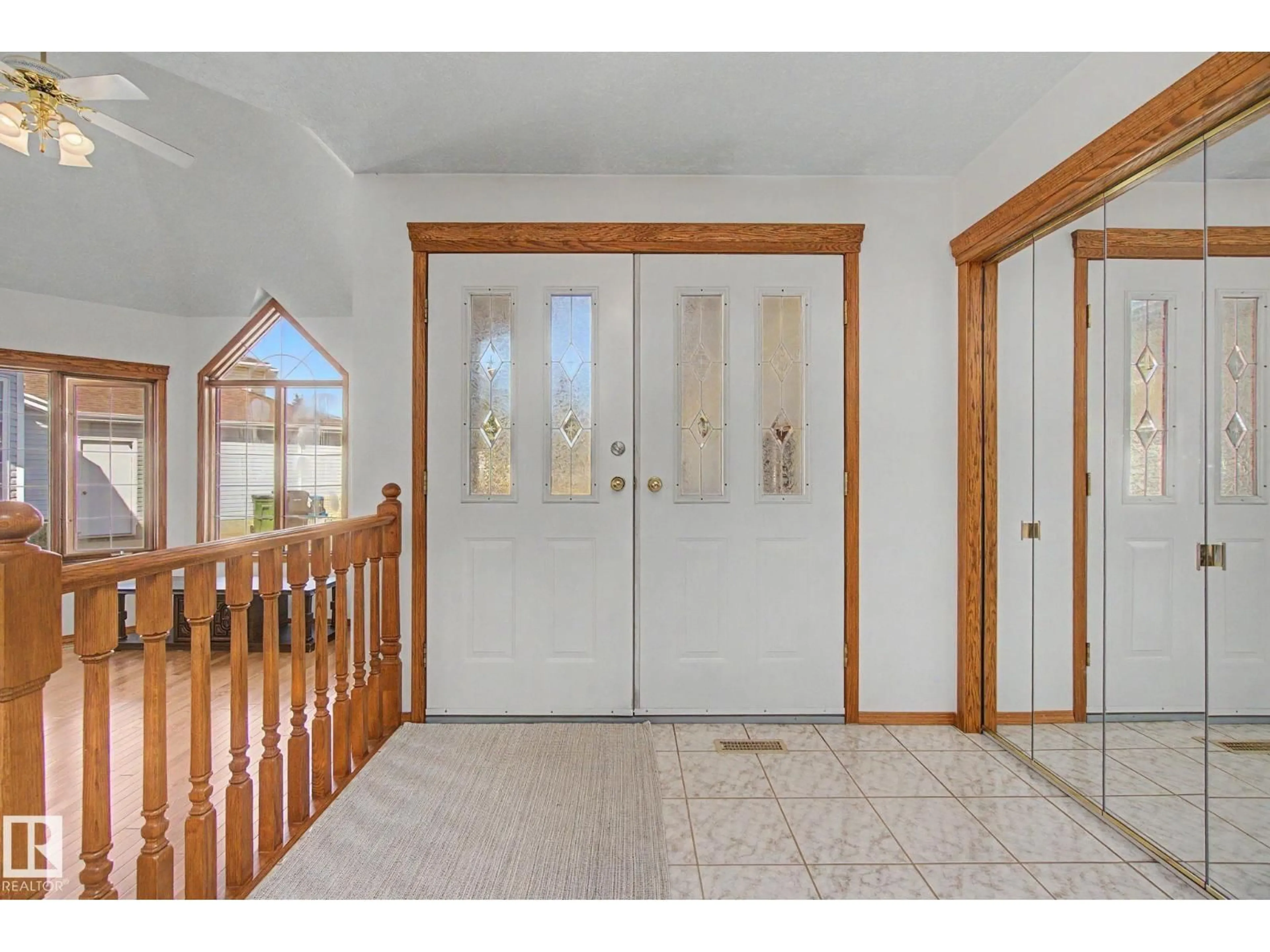 Indoor entryway for NW - 4228 46 ST, Edmonton Alberta T6L6L9