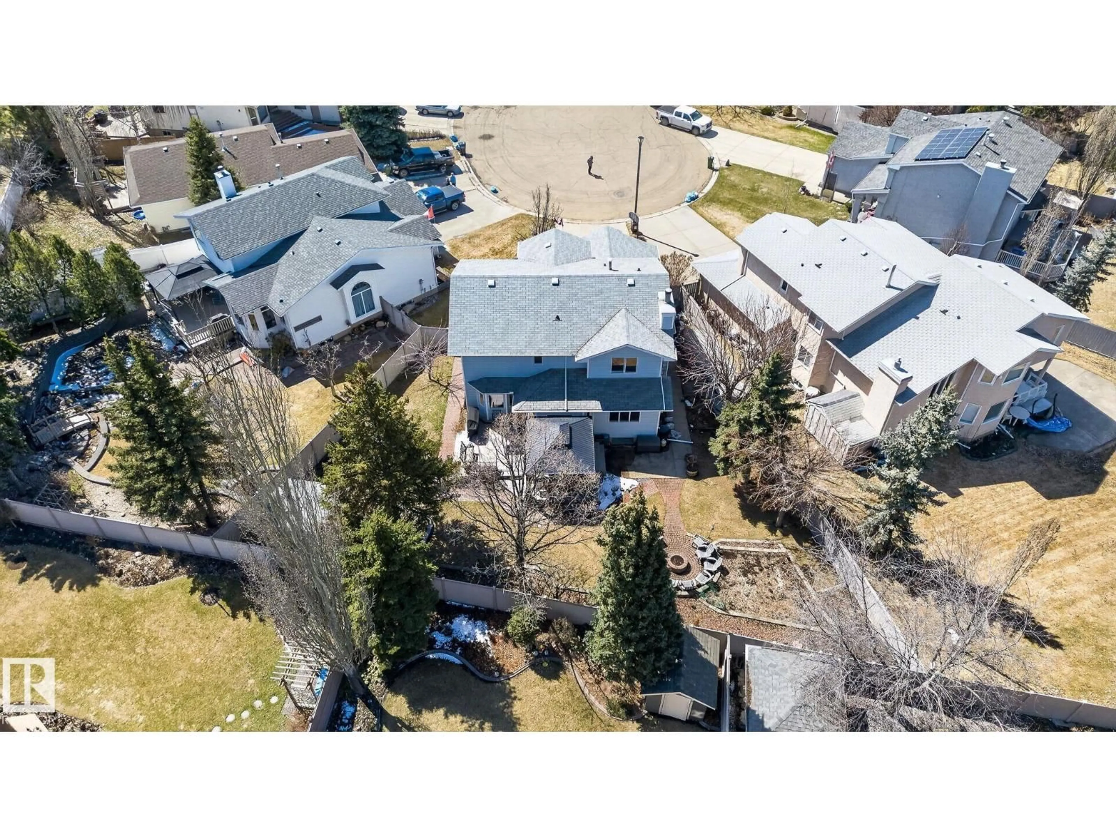 A pic from outside/outdoor area/front of a property/back of a property/a pic from drone, street for 3108 36B AV, Edmonton Alberta T6T1H4