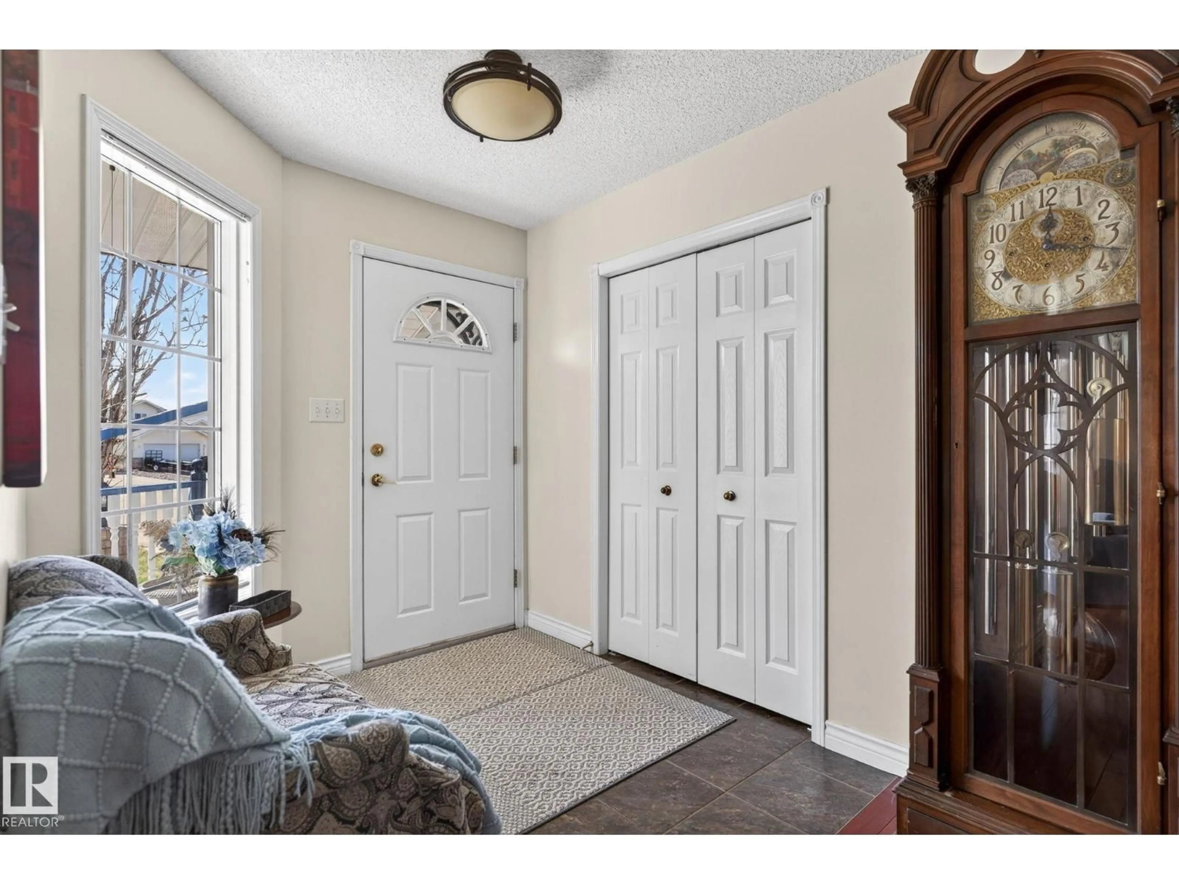 Indoor entryway for 3108 36B AV, Edmonton Alberta T6T1H4