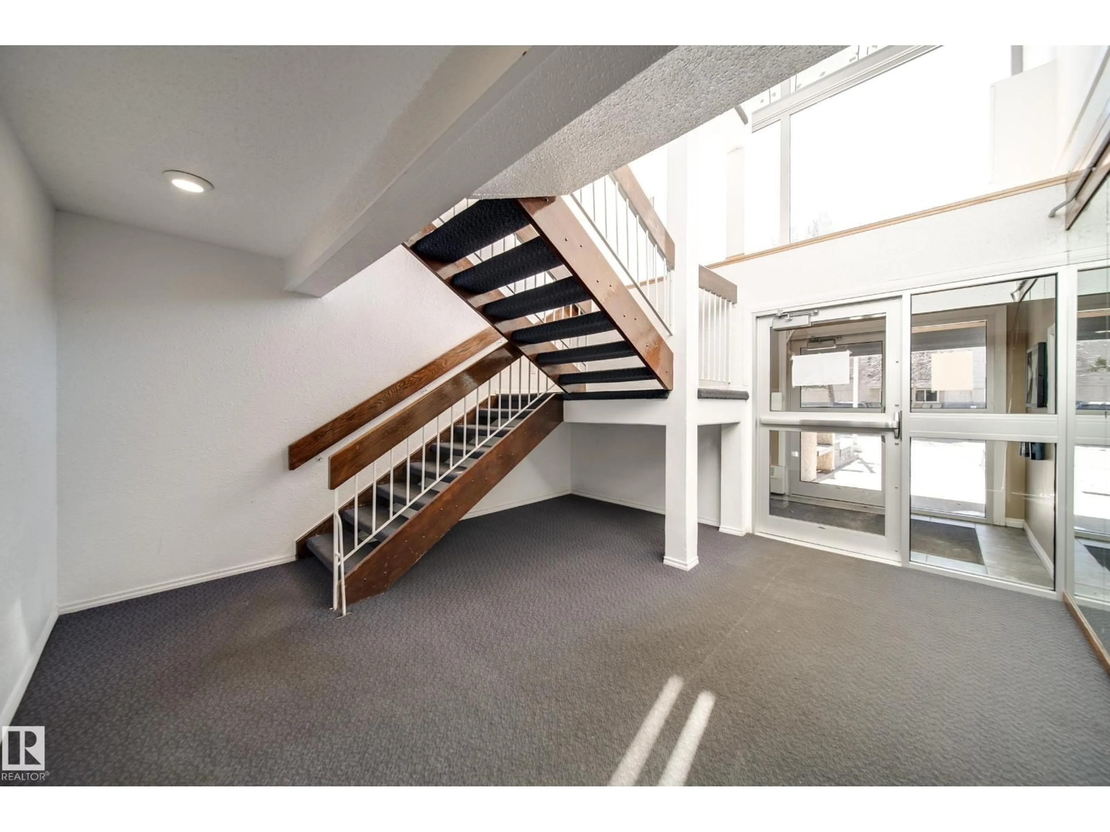 Indoor foyer for #106 - 2628 MILL WOODS RD E, Edmonton Alberta T6L5G1