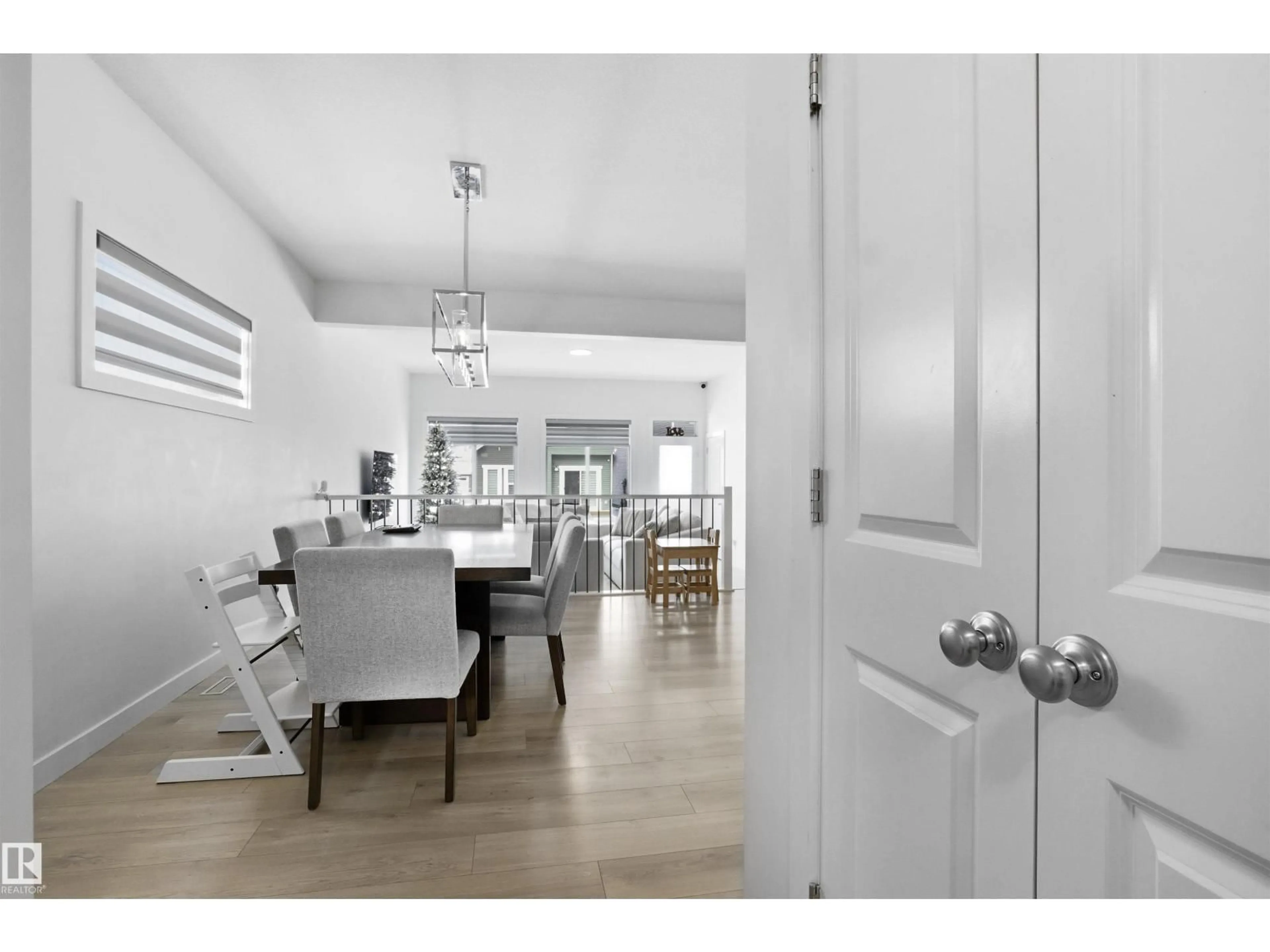 Indoor entryway for 3888 CHRUSTAWKA PL, Edmonton Alberta T6W5B2