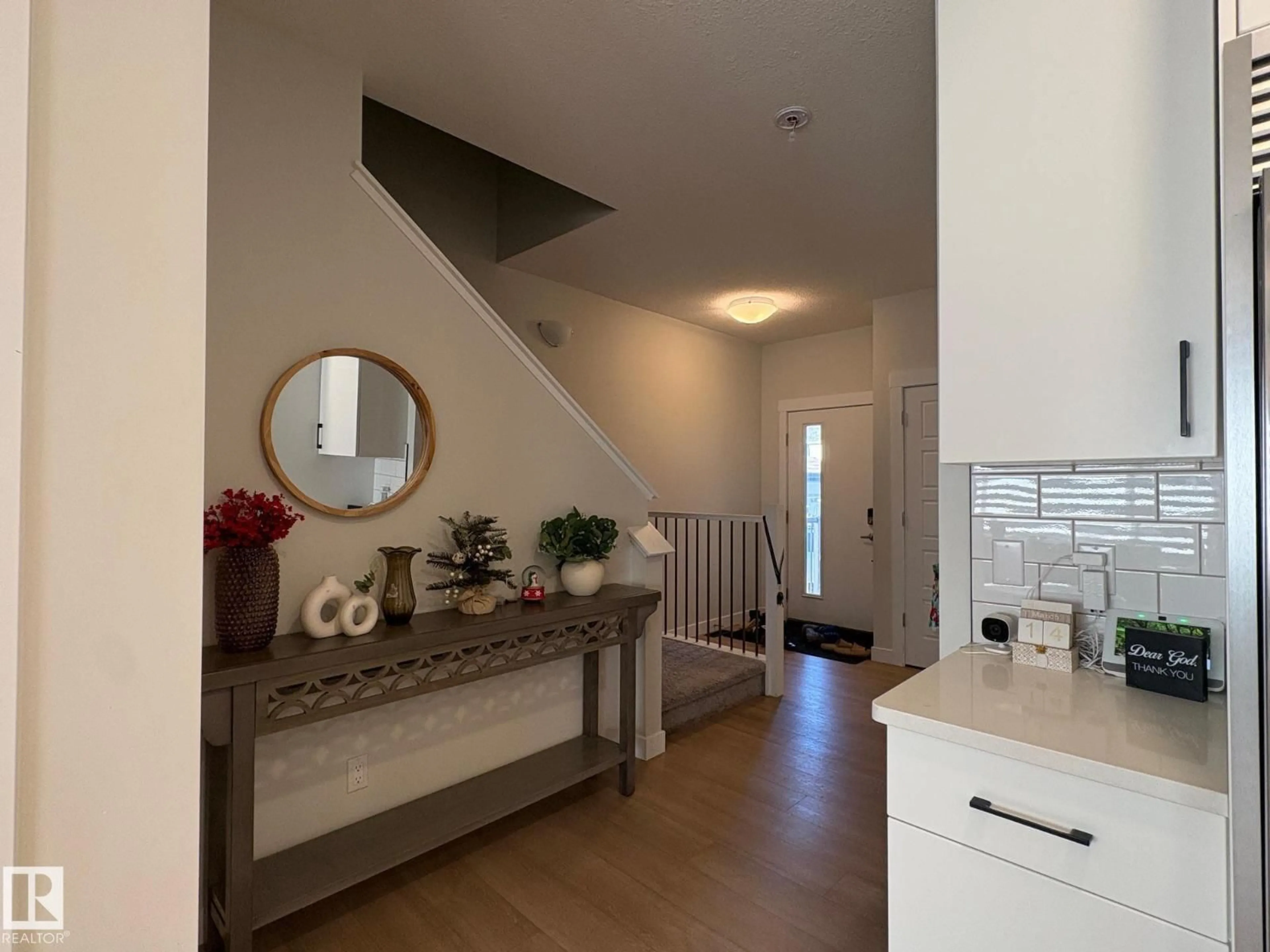 Indoor entryway for 9952 227 ST, Edmonton Alberta T5T7V1