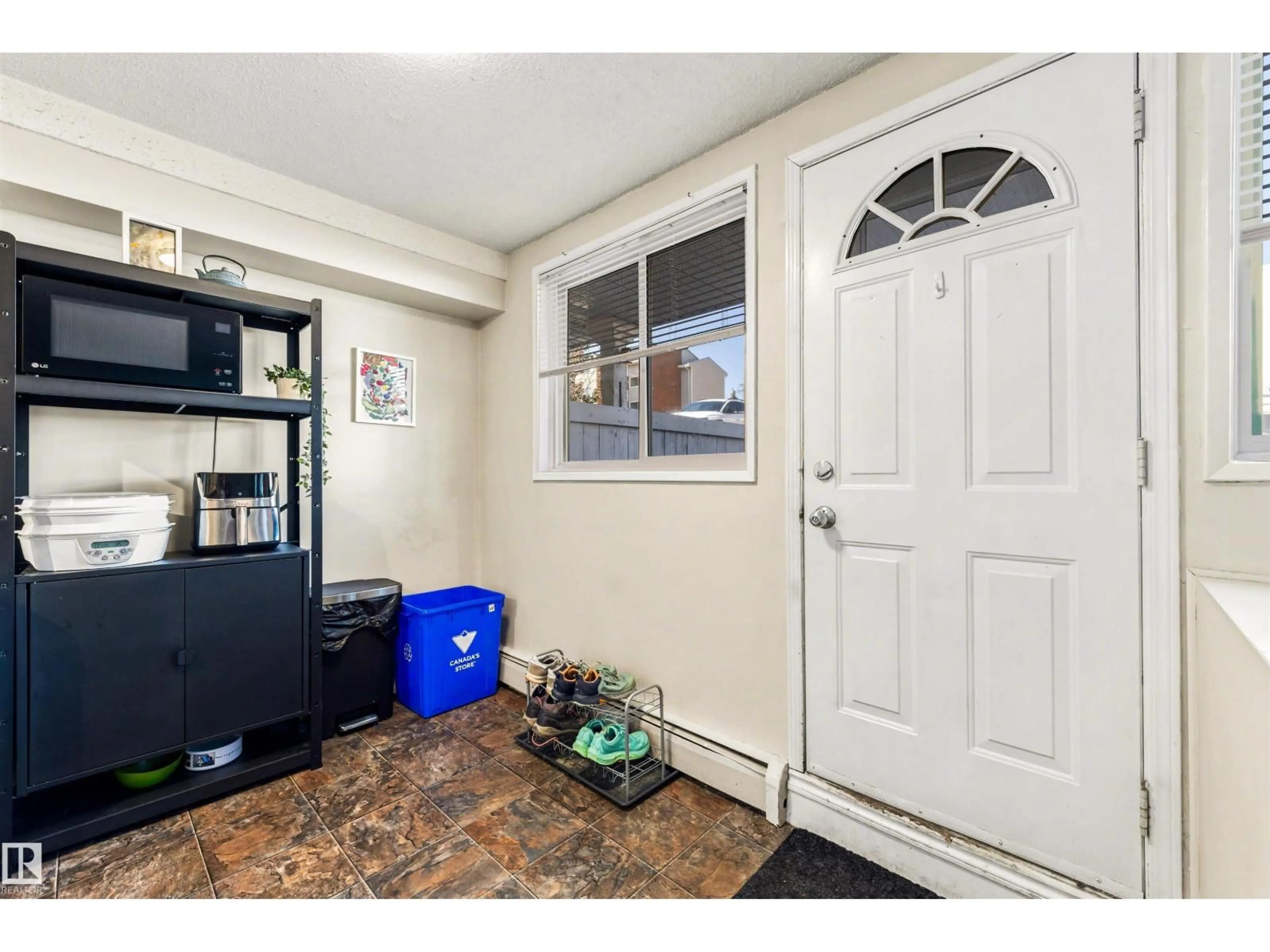 Indoor entryway for #110 - 14520 52 ST, Edmonton Alberta T5A3K5