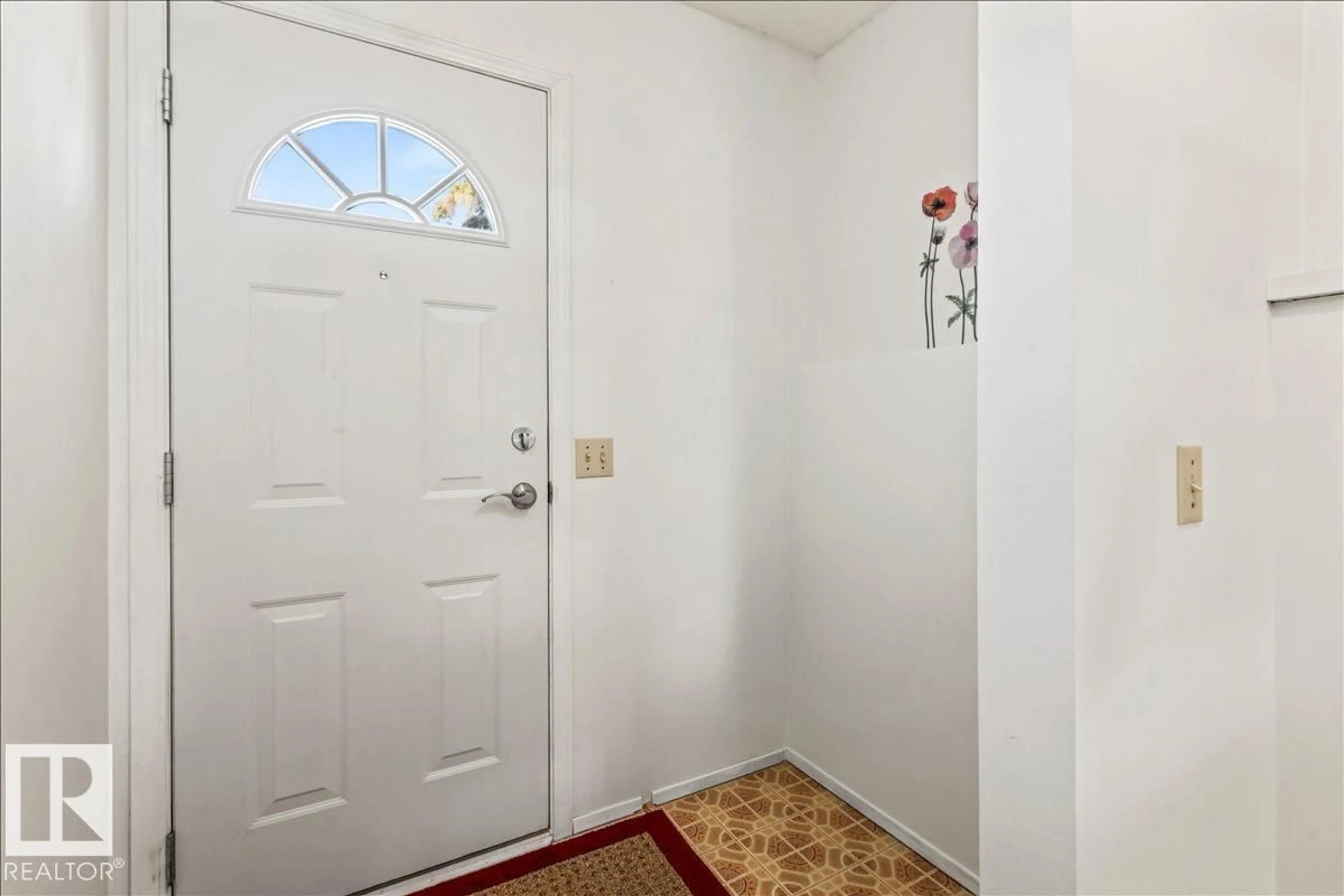 Indoor entryway for 31 GRANDIN WOODS ES, St. Albert Alberta T8N2Y4