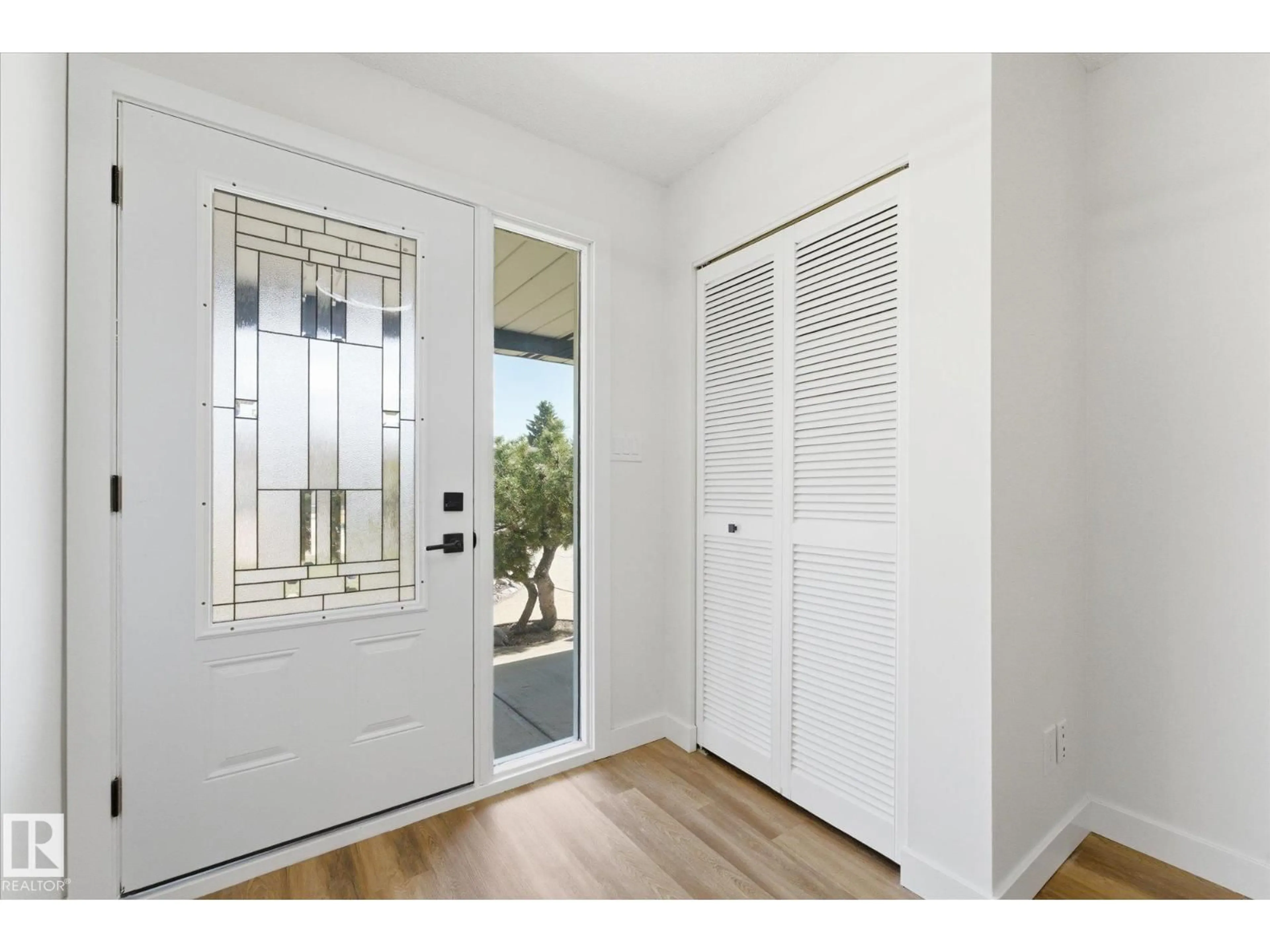 Indoor entryway for 4224 110 ST, Edmonton Alberta T6J2T5