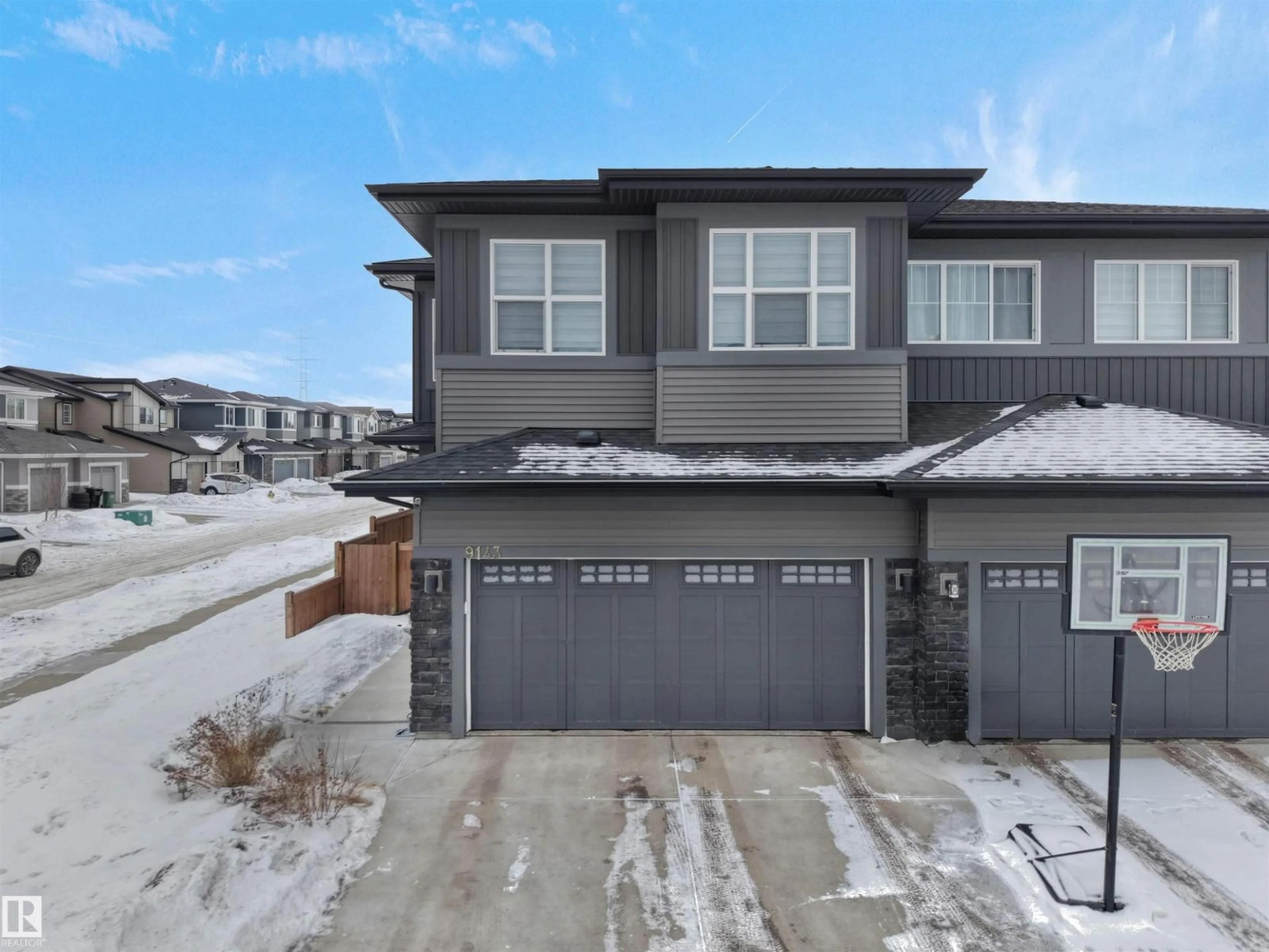A pic from outside/outdoor area/front of a property/back of a property/a pic from drone, street for 9143 PEAR DR, Edmonton Alberta T6X2N8
