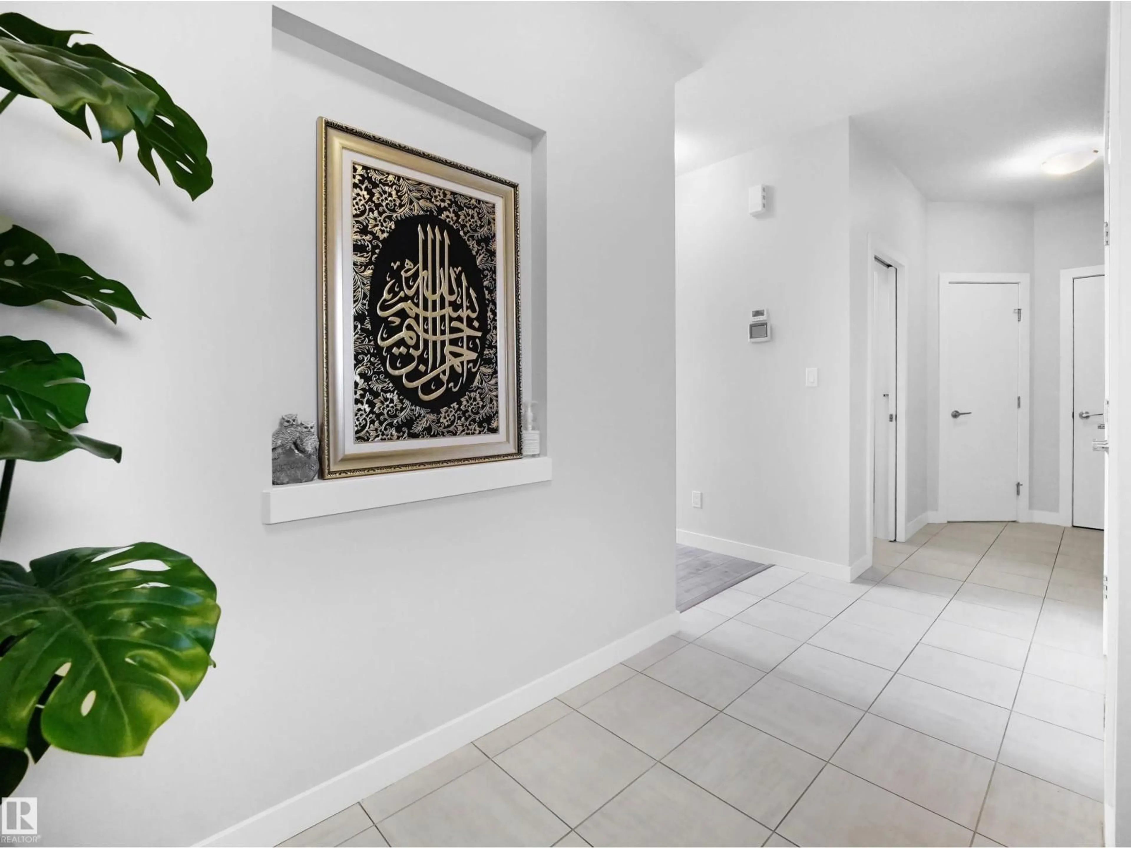 Indoor entryway for 9143 PEAR DR, Edmonton Alberta T6X2N8