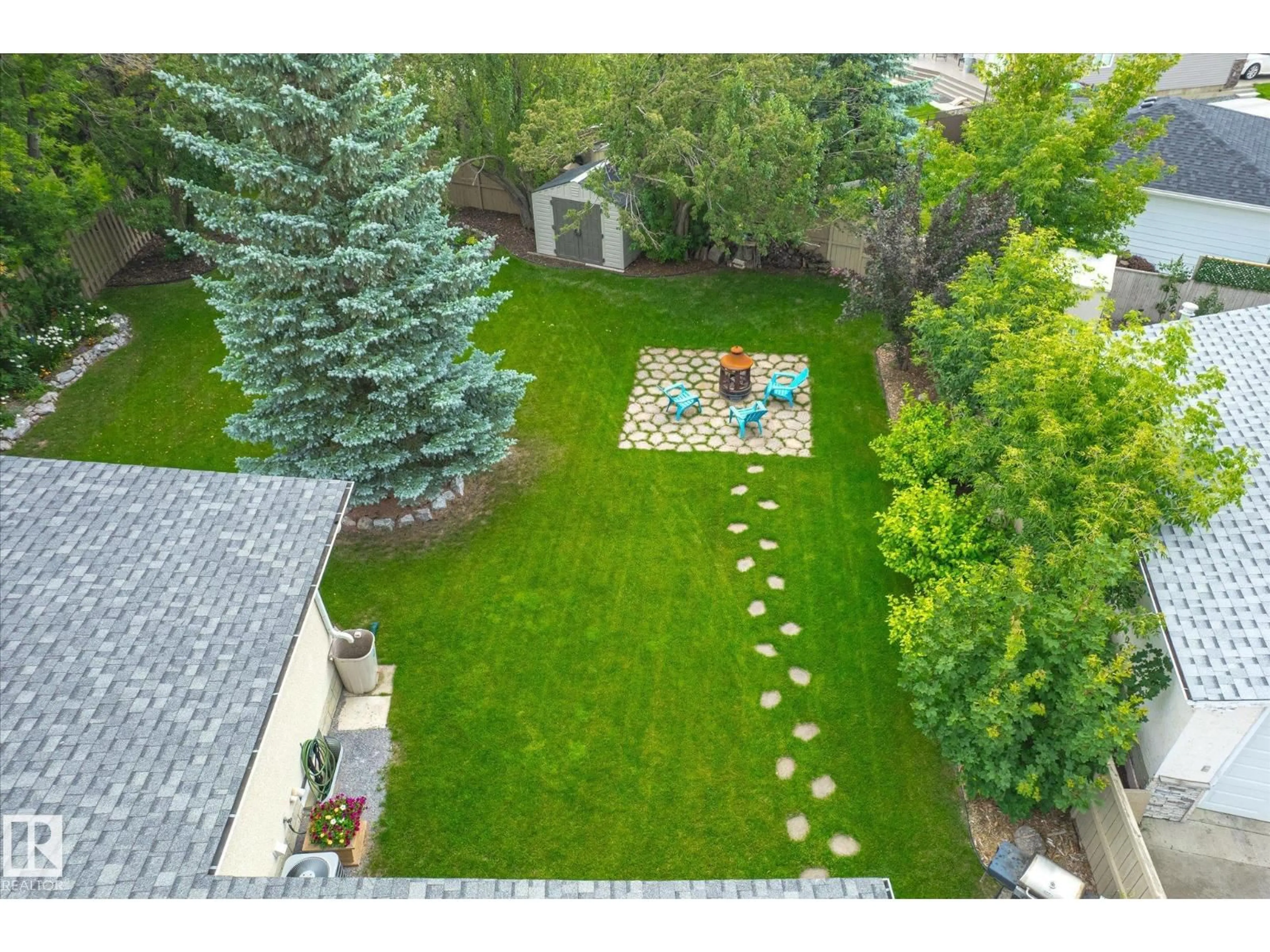 A pic from outside/outdoor area/front of a property/back of a property/a pic from drone, street for 10339 36A AV, Edmonton Alberta T6J2H5