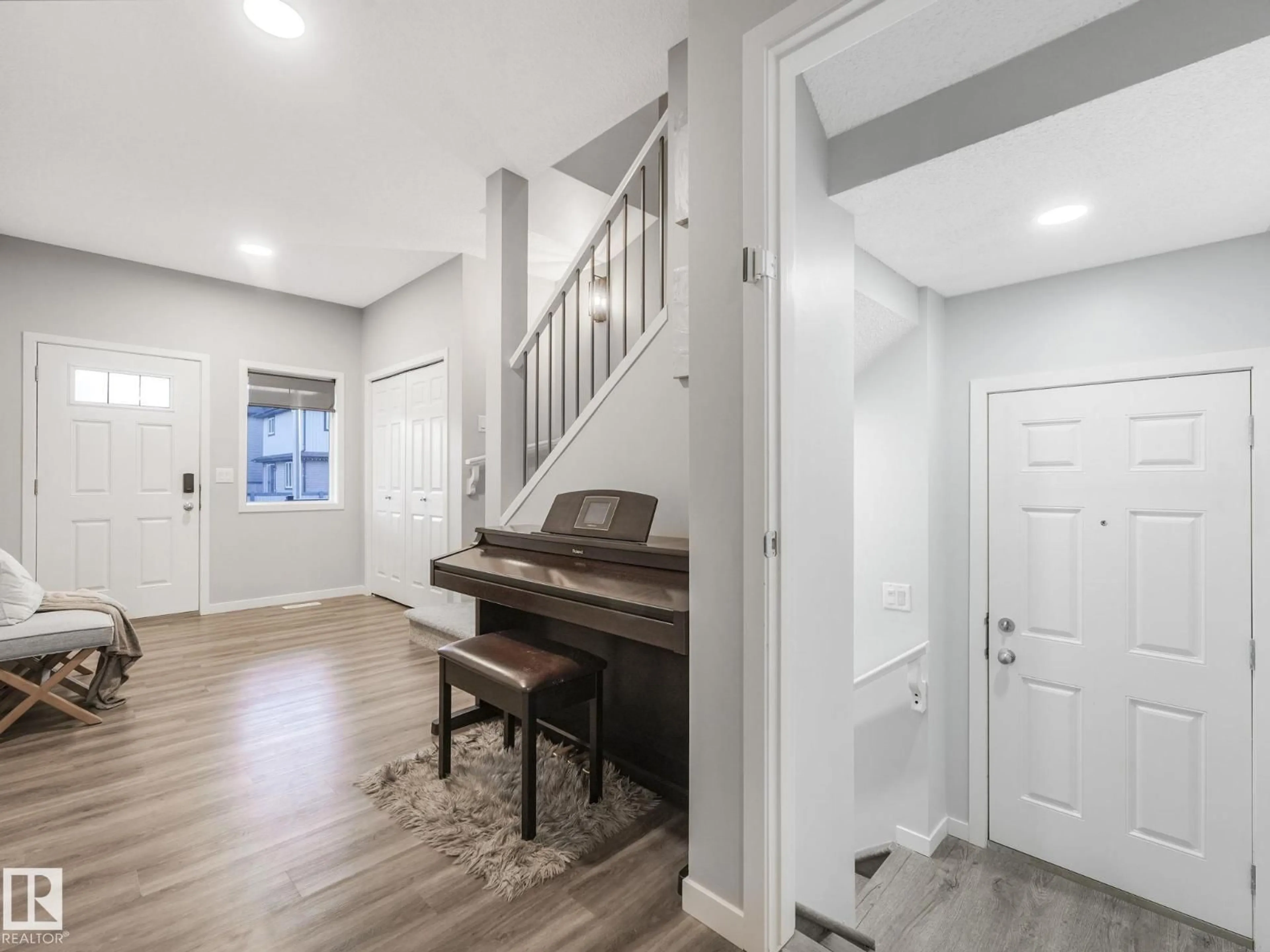 Indoor entryway for 10 AUTUMNWOOD CR, Spruce Grove Alberta T7X0J3