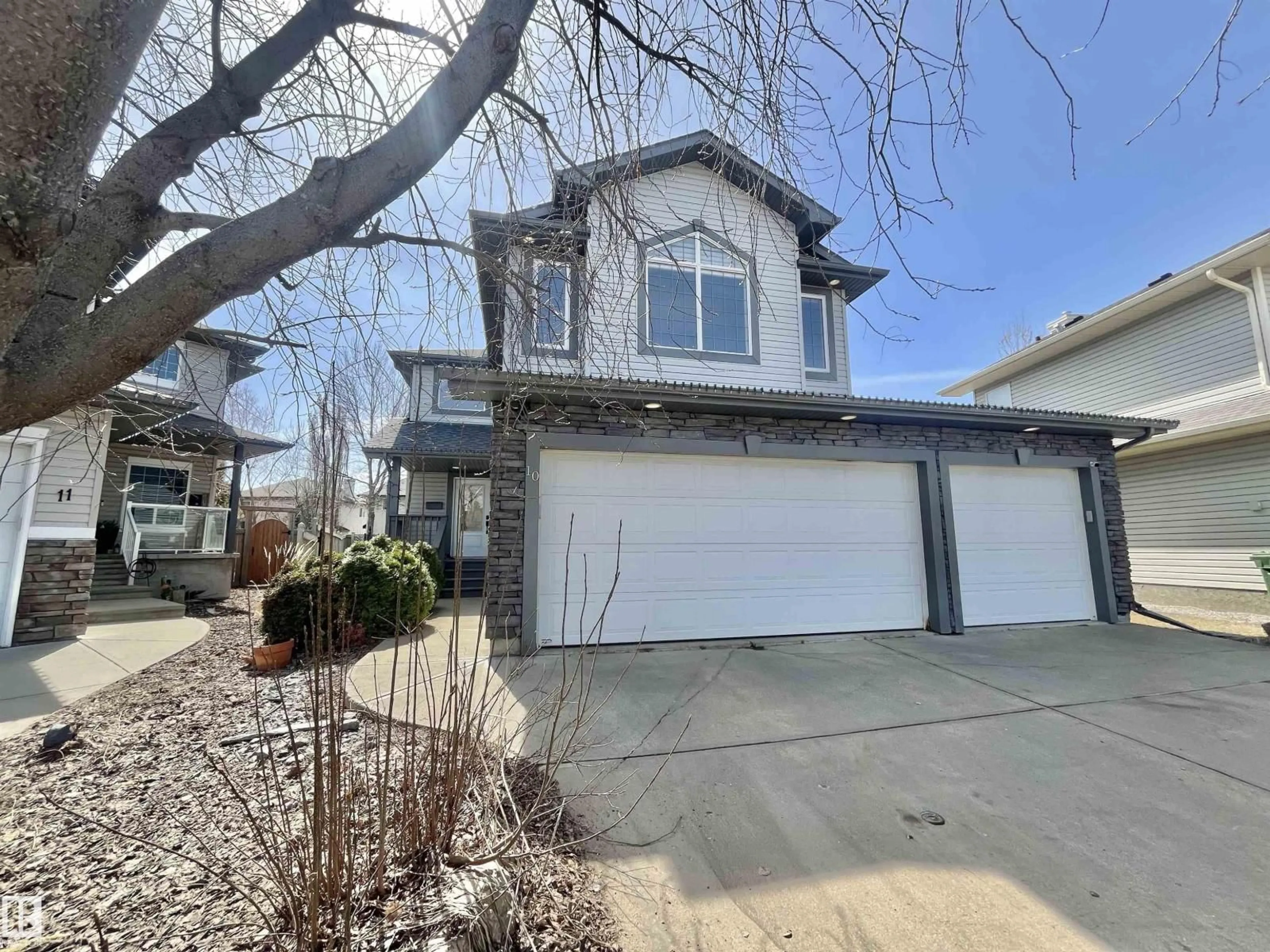 A pic from outside/outdoor area/front of a property/back of a property/a pic from drone, street for 10 ERICKSON CL, St. Albert Alberta T8N7G5