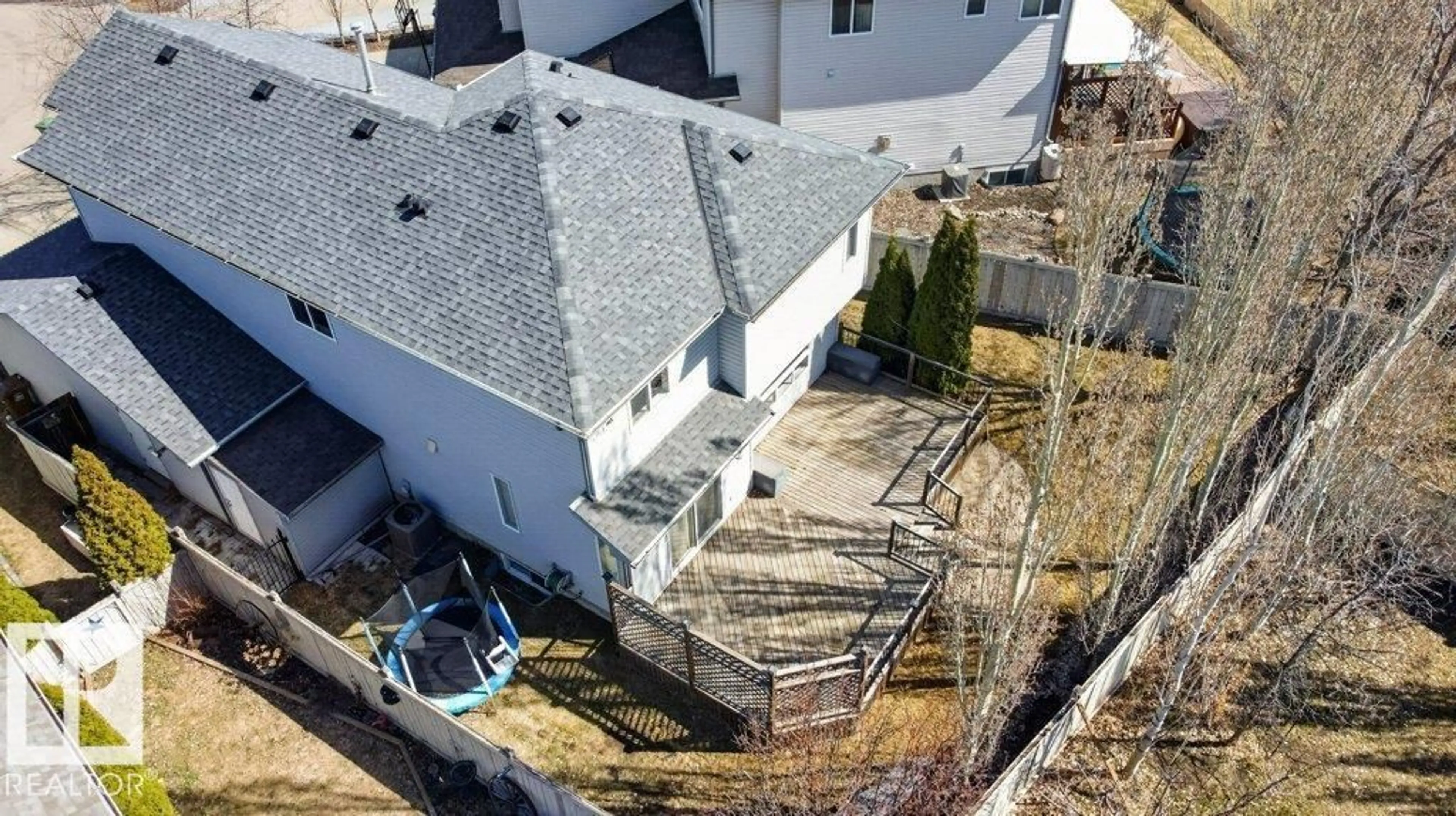 A pic from outside/outdoor area/front of a property/back of a property/a pic from drone, street for 10 ERICKSON CL, St. Albert Alberta T8N7G5