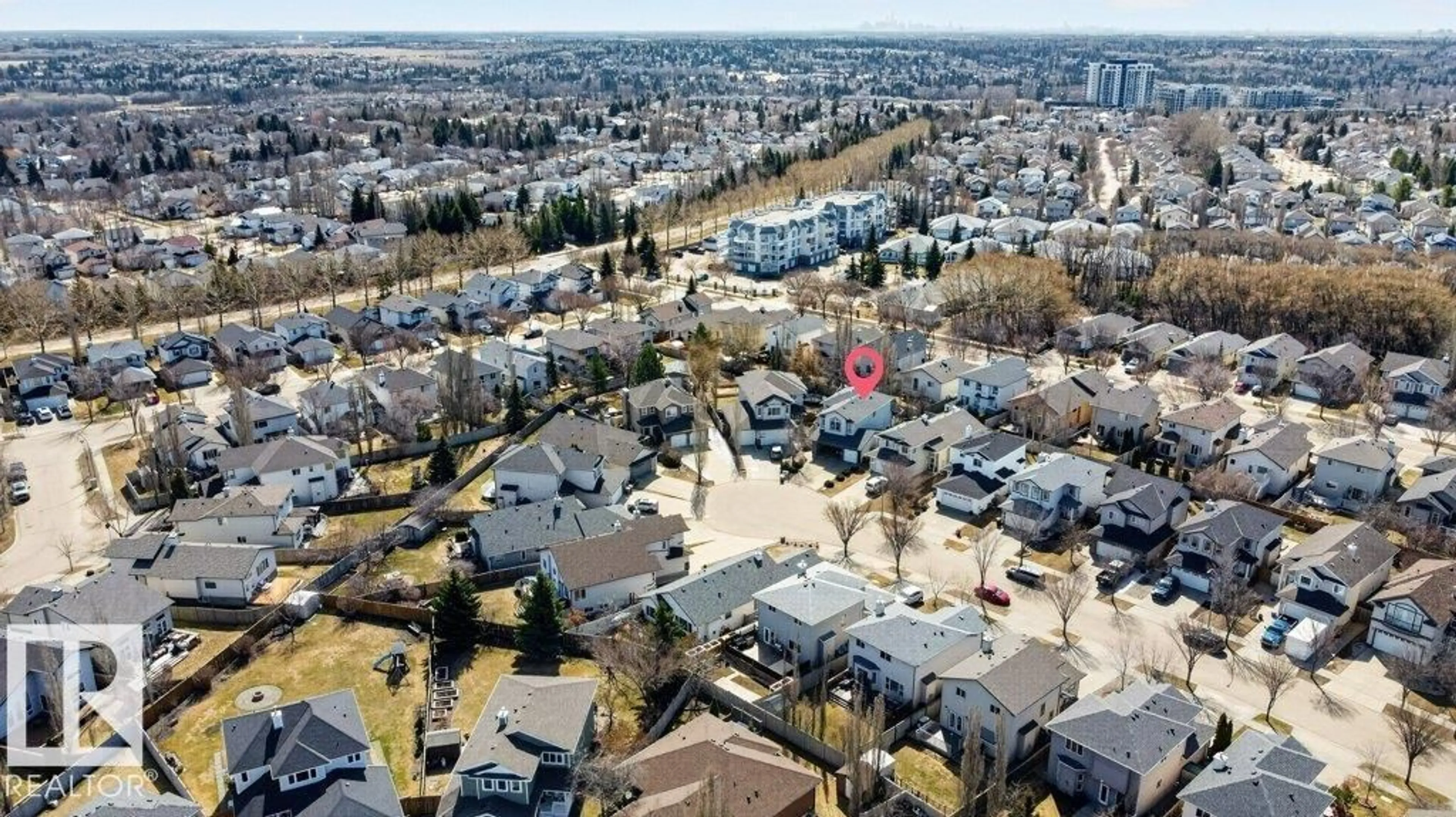 A pic from outside/outdoor area/front of a property/back of a property/a pic from drone, street for 10 ERICKSON CL, St. Albert Alberta T8N7G5