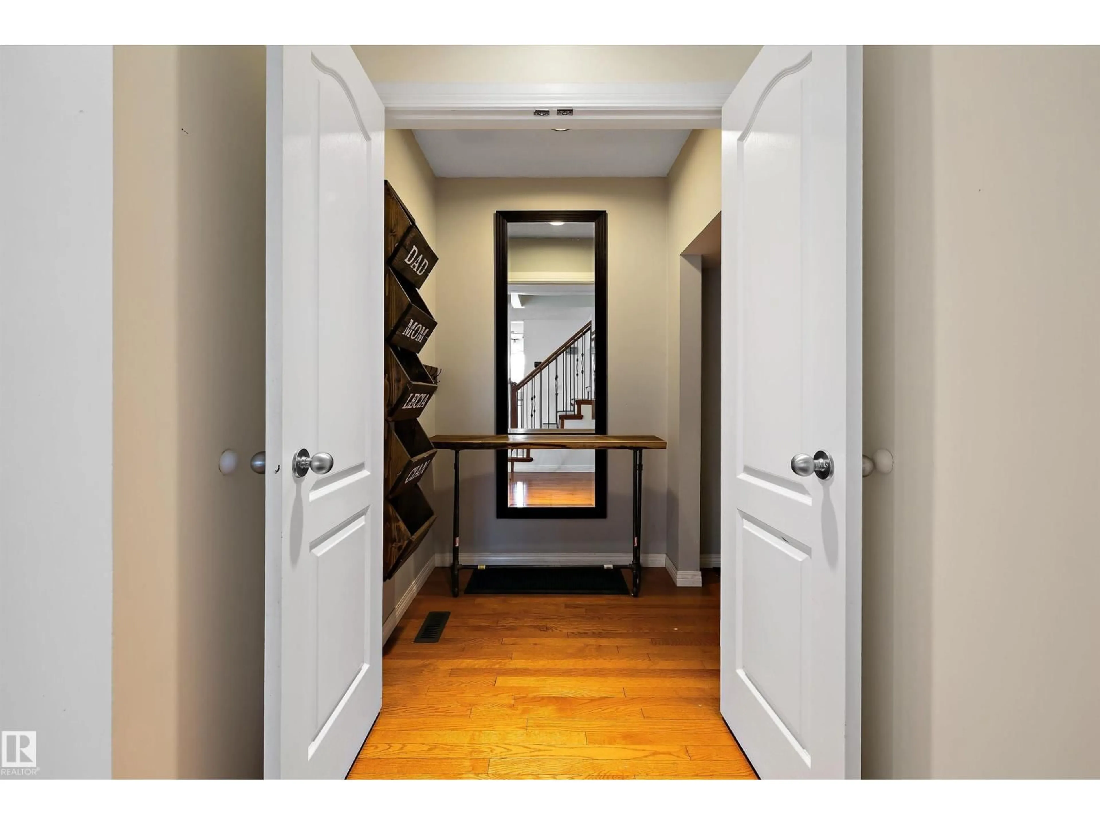 Indoor entryway for 115 WALKER RD, Edmonton Alberta T5T4C2