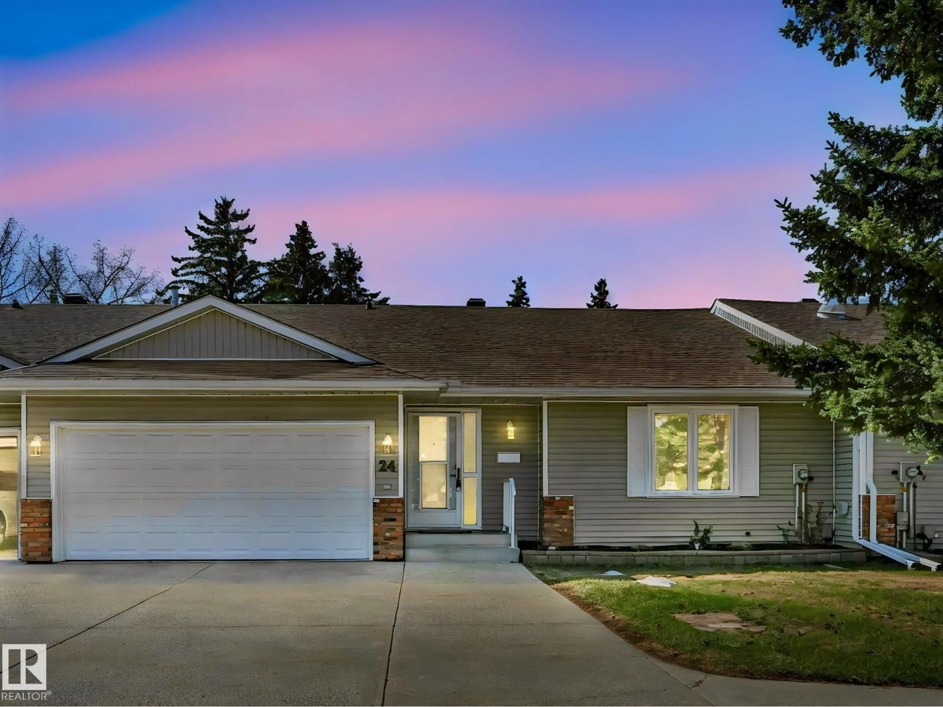 Home with vinyl exterior material, street for 2 - 24 GEORGIAN WY, Sherwood Park Alberta T8A5K3