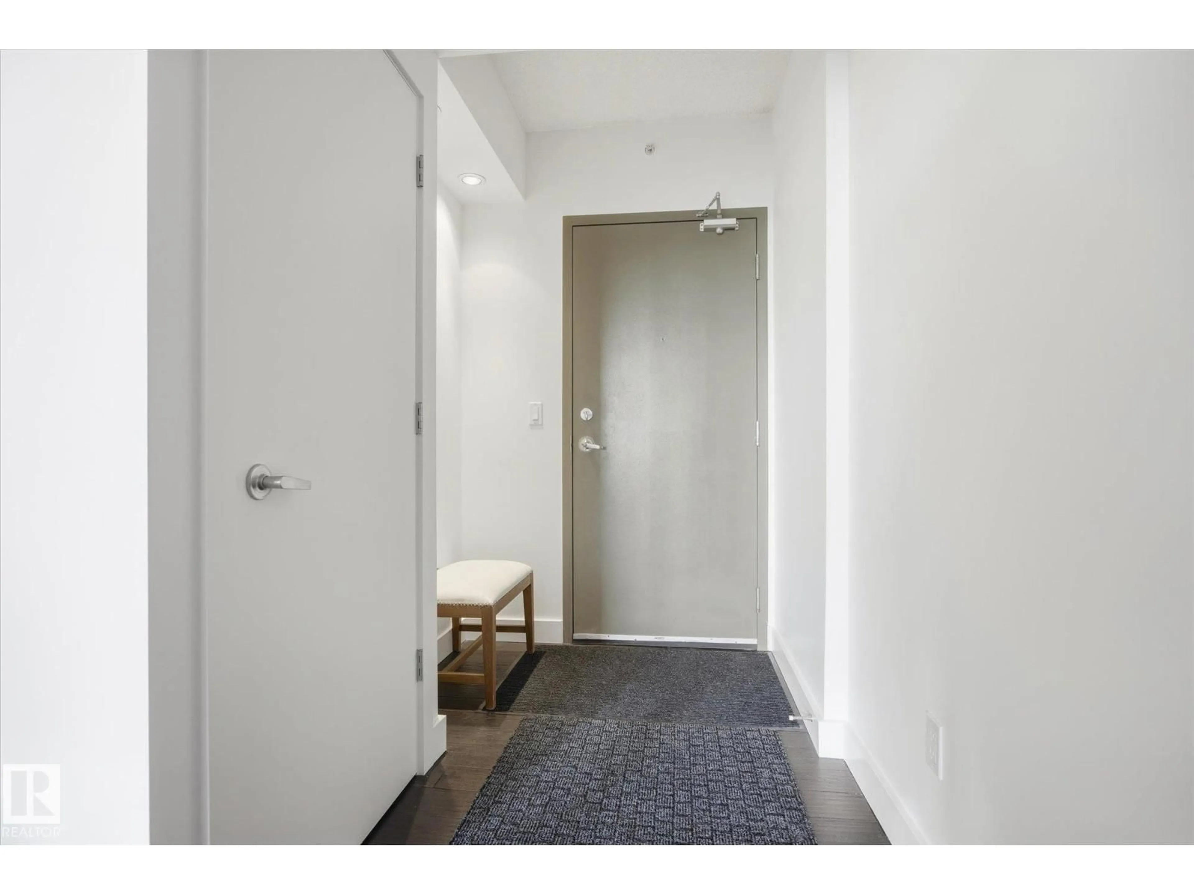 Indoor entryway for 506 - 10028 119 ST, Edmonton Alberta T5K1Y8