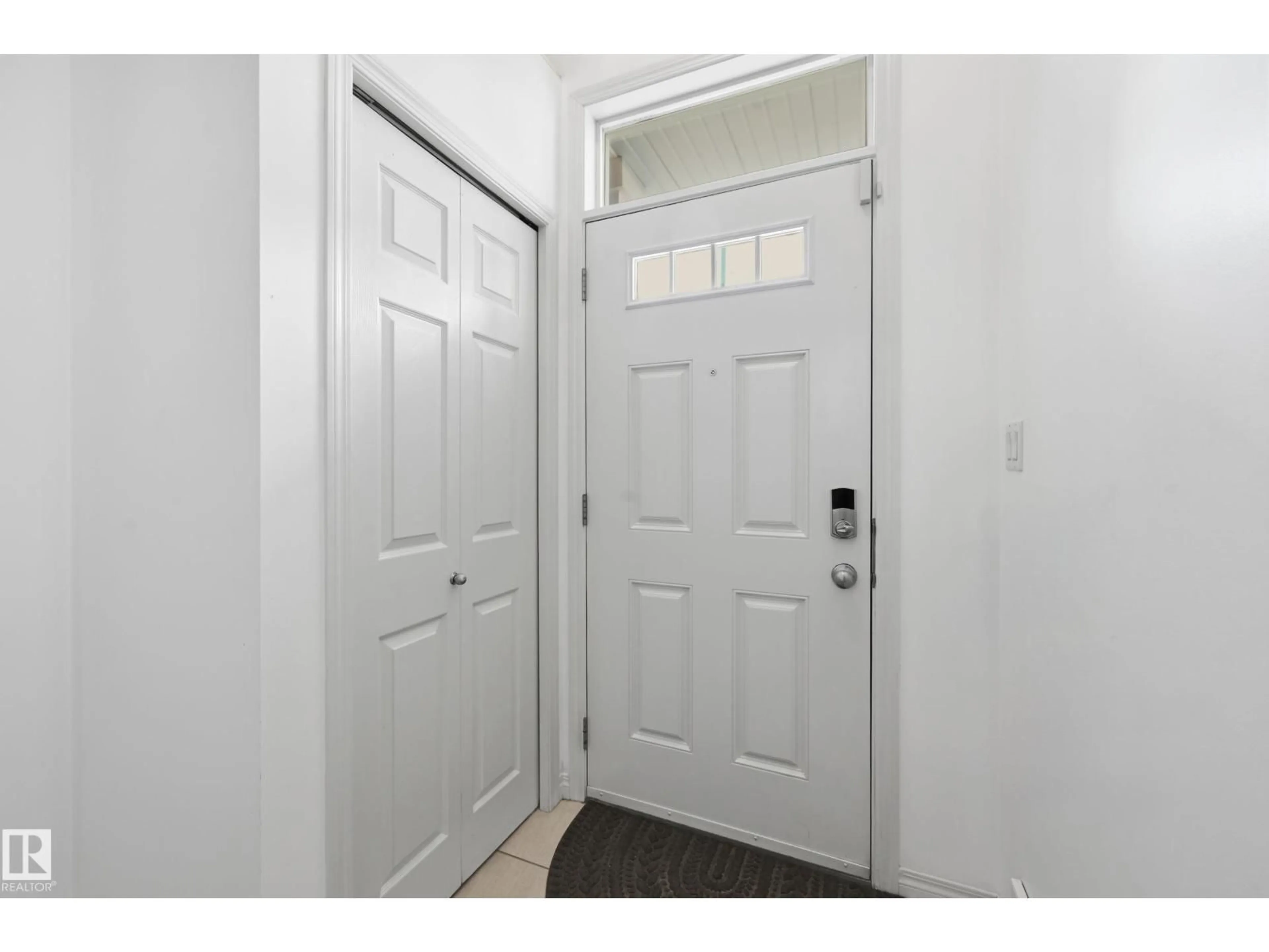 Indoor entryway for #13 - 2905 141 ST, Edmonton Alberta T6W1S4