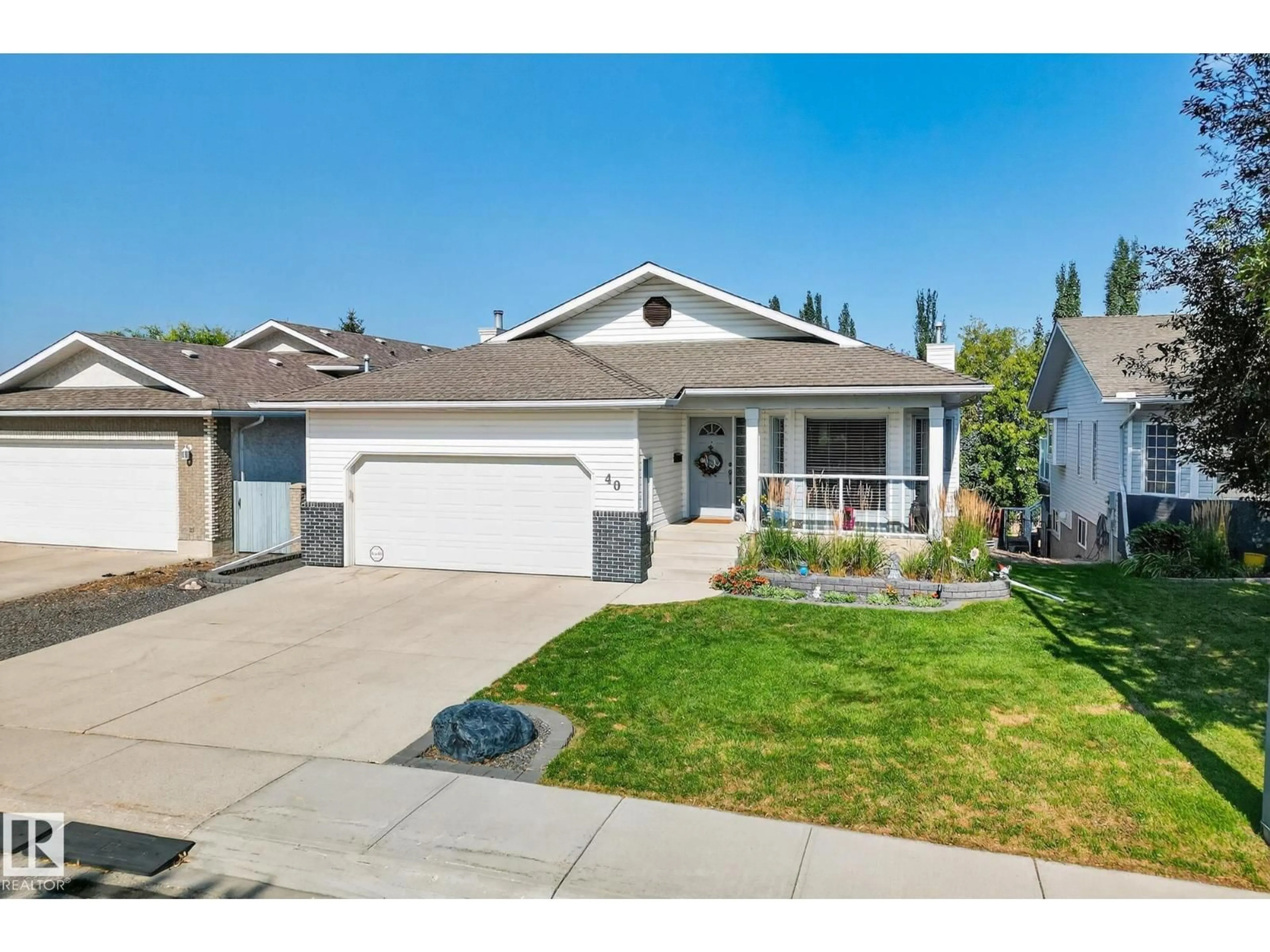 Home with vinyl exterior material, street for 40 CHARLTON CR, Sherwood Park Alberta T8A3T2