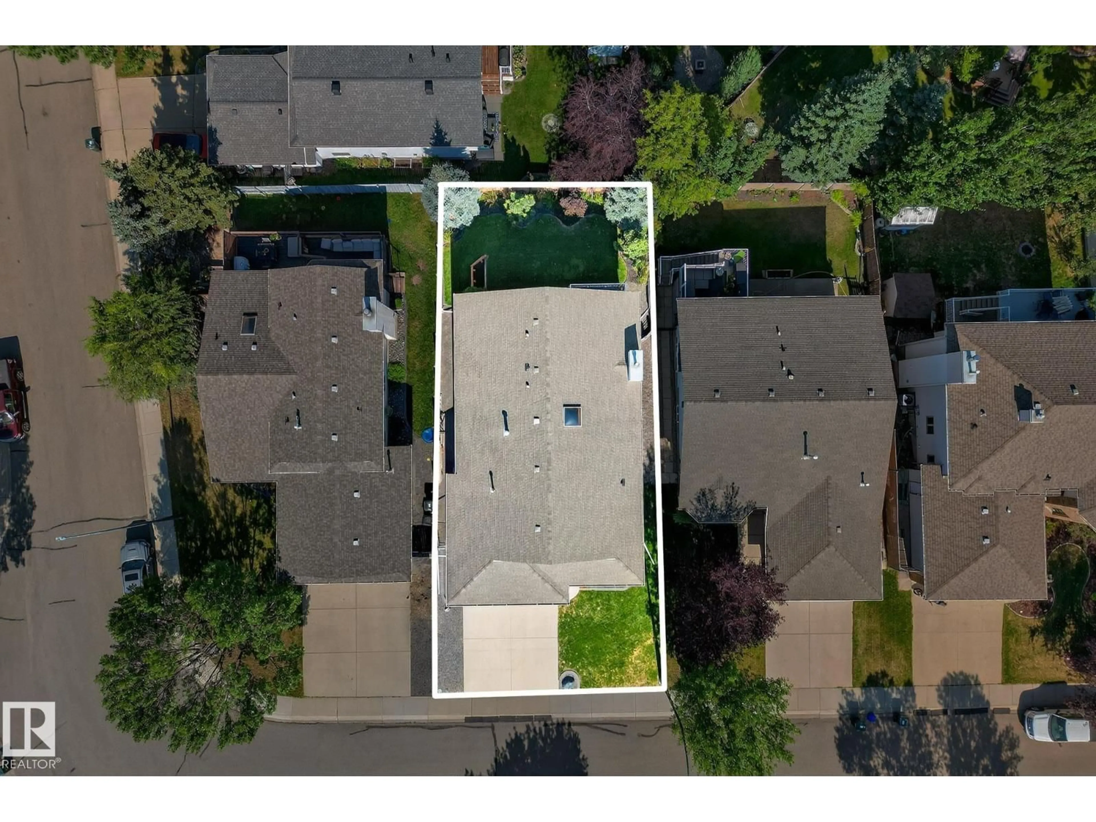 A pic from outside/outdoor area/front of a property/back of a property/a pic from drone, street for 40 CHARLTON CR, Sherwood Park Alberta T8A3T2