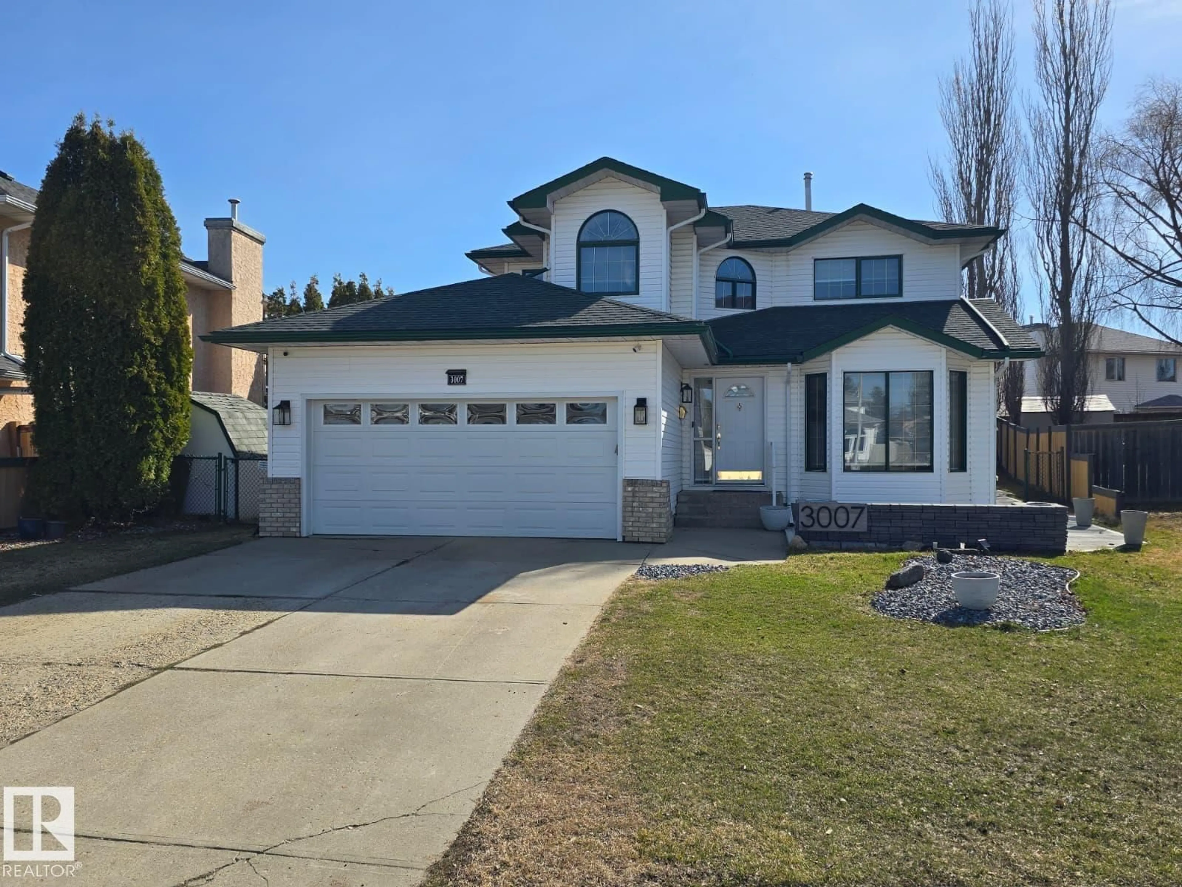 Home with vinyl exterior material, street for 3007 44A AV, Edmonton Alberta T6T1H1