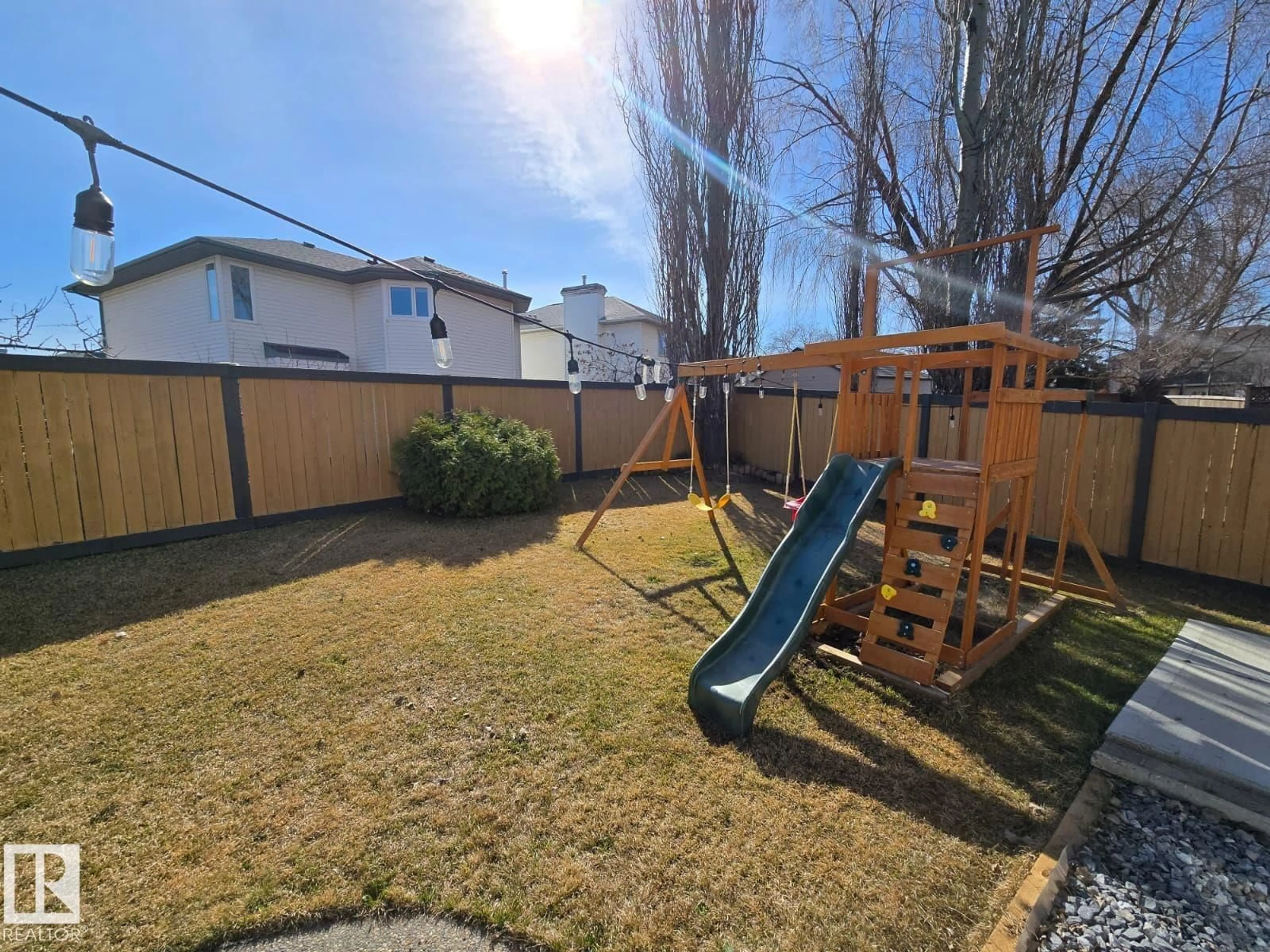 Patio, street for 3007 44A AV, Edmonton Alberta T6T1H1