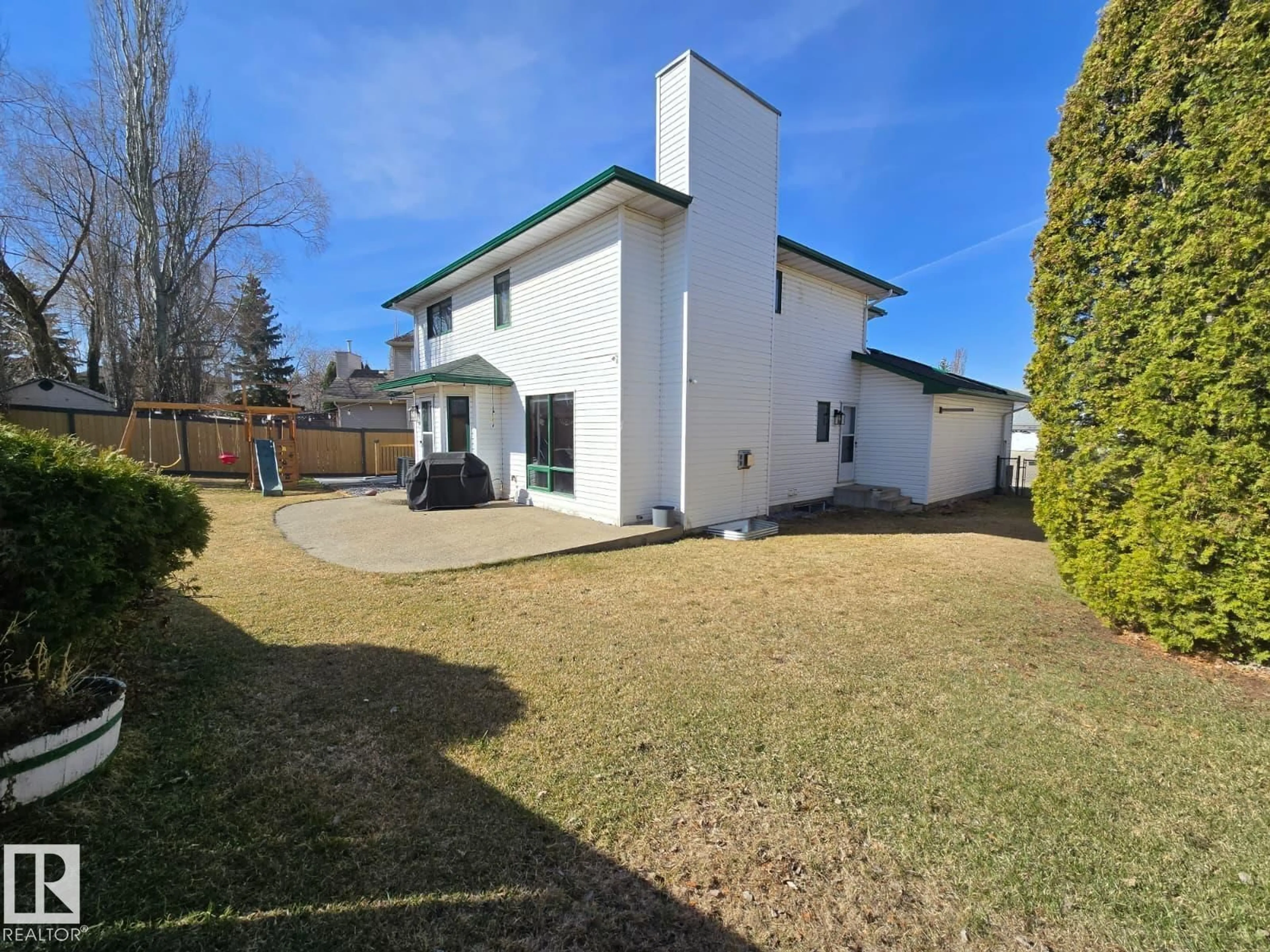 A pic from outside/outdoor area/front of a property/back of a property/a pic from drone, street for 3007 44A AV, Edmonton Alberta T6T1H1