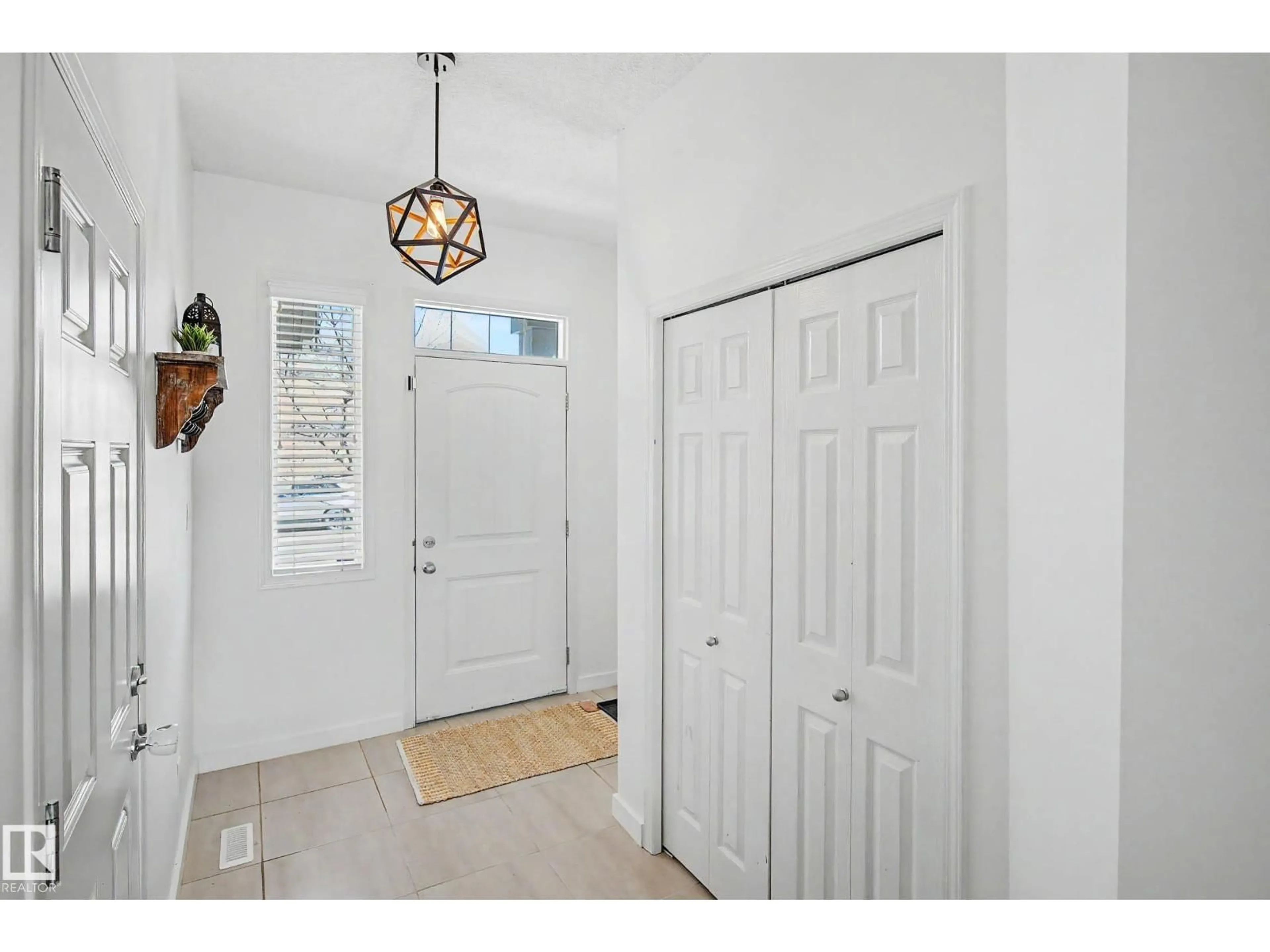 Indoor entryway for 2083 CHALMERS WY, Edmonton Alberta T6W2E9