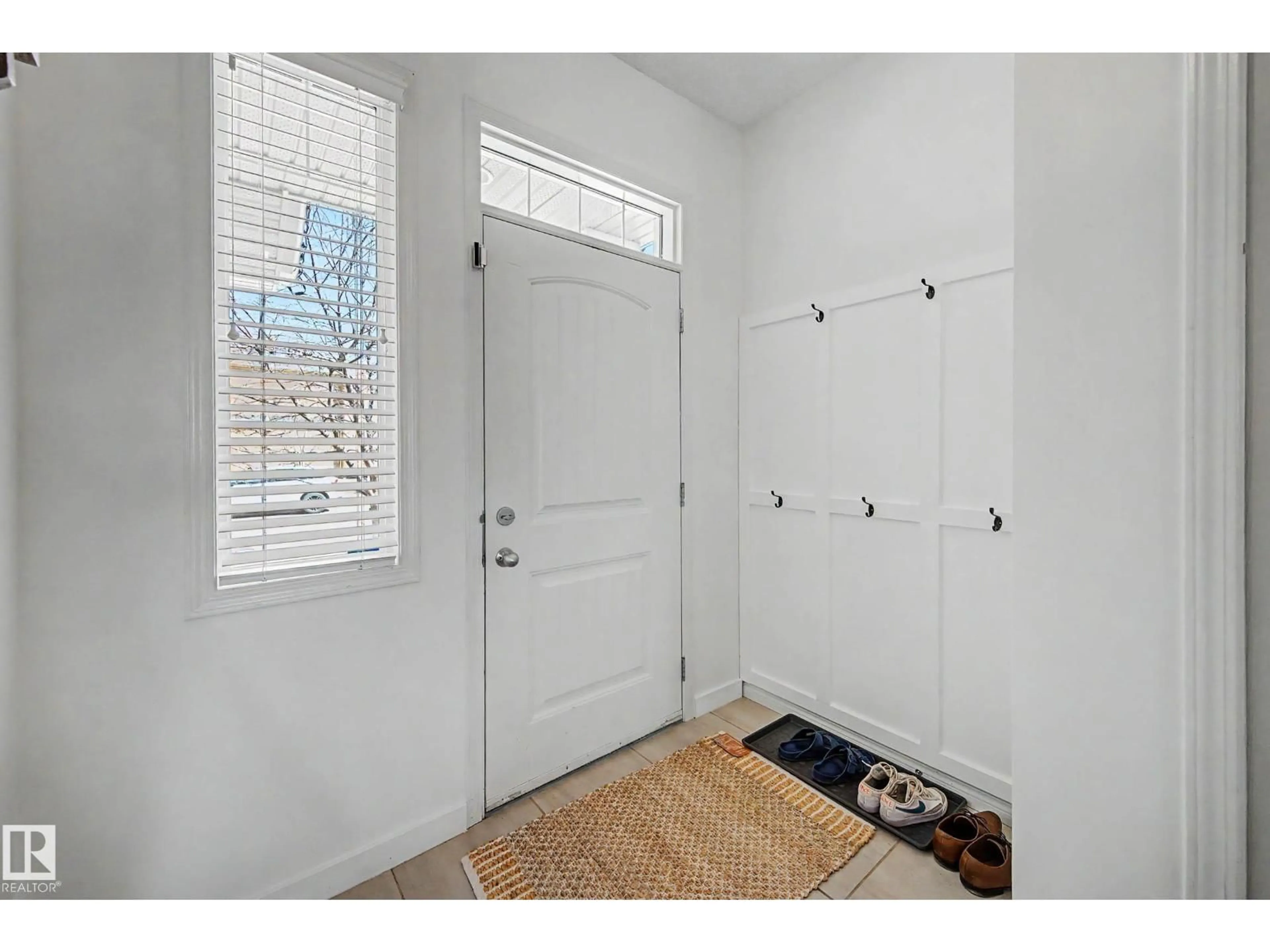 Indoor entryway for 2083 CHALMERS WY, Edmonton Alberta T6W2E9