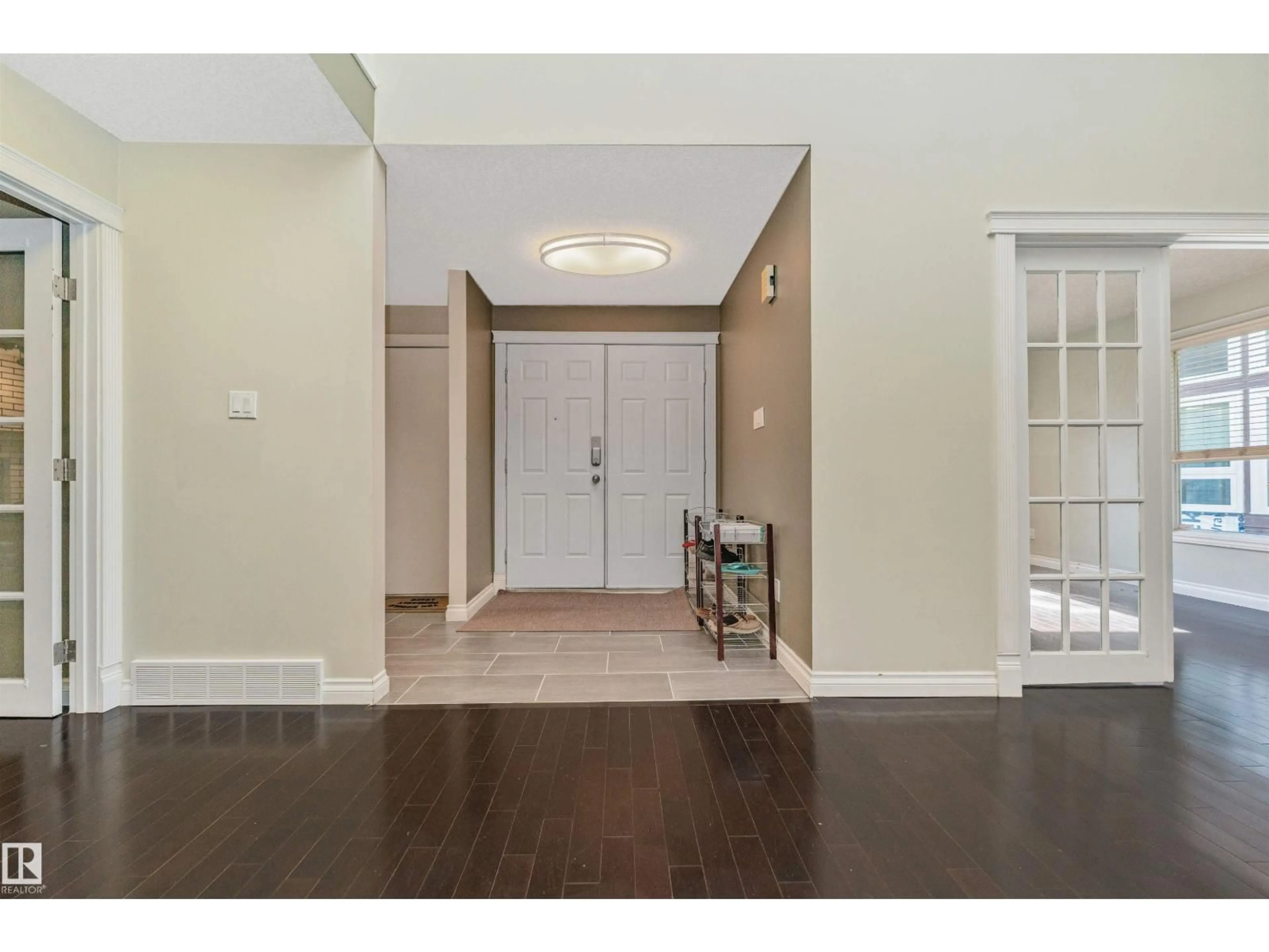Indoor foyer for NW - 6016 177 ST, Edmonton Alberta T6M1H8