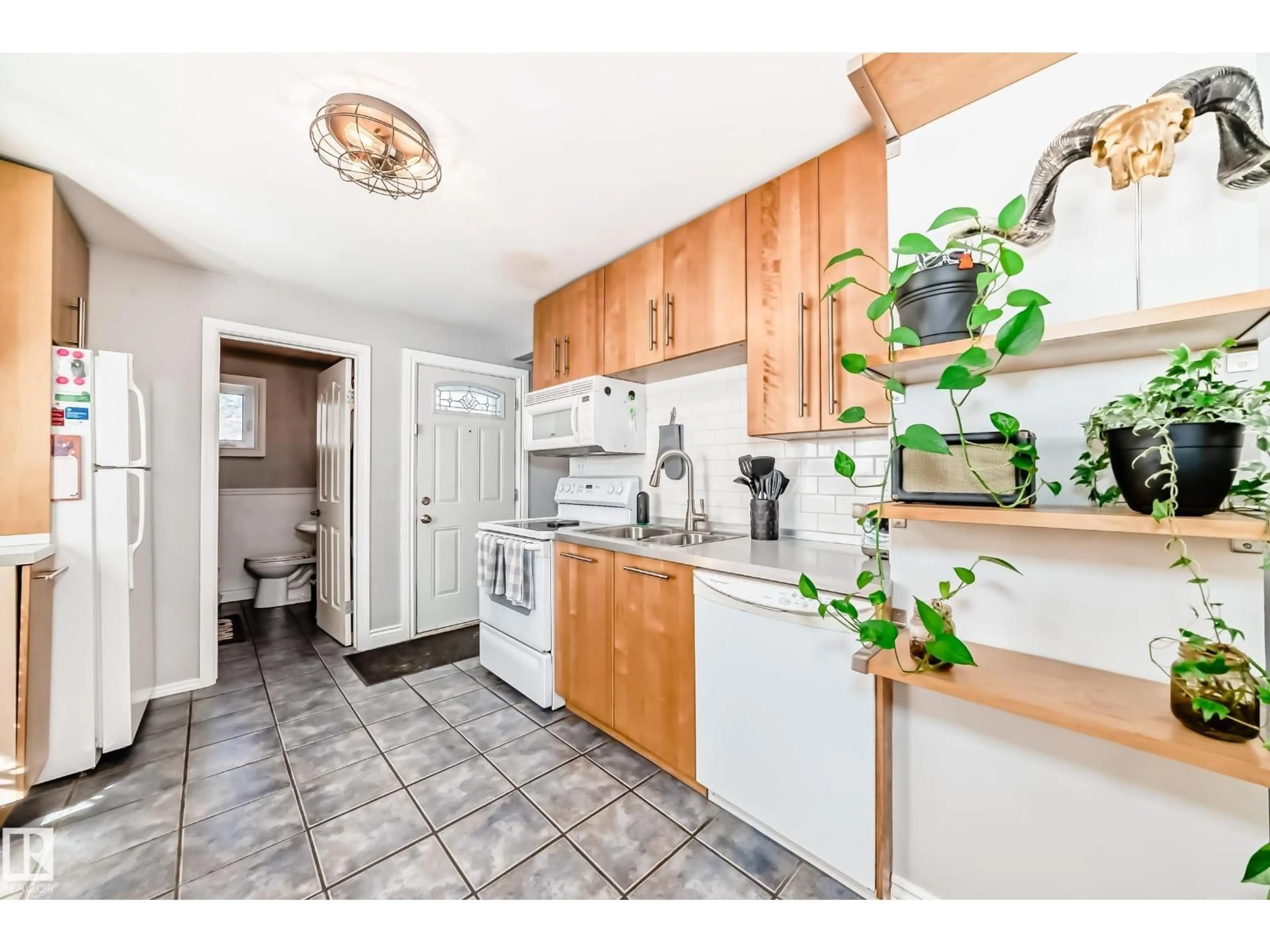 Standard kitchen, unknown for NW - 12146 95 ST, Edmonton Alberta T5G1M8