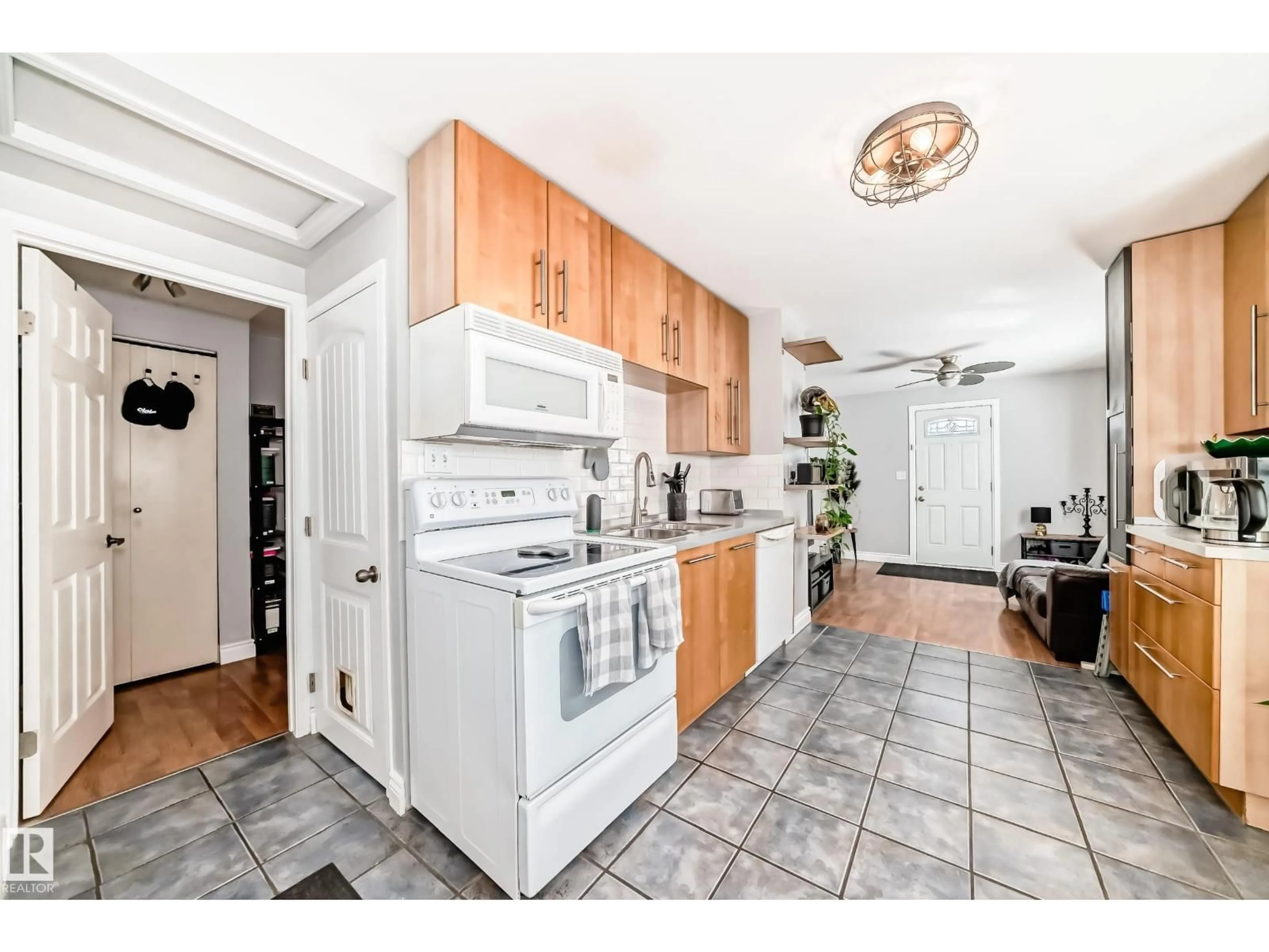 Unknown for NW - 12146 95 ST, Edmonton Alberta T5G1M8