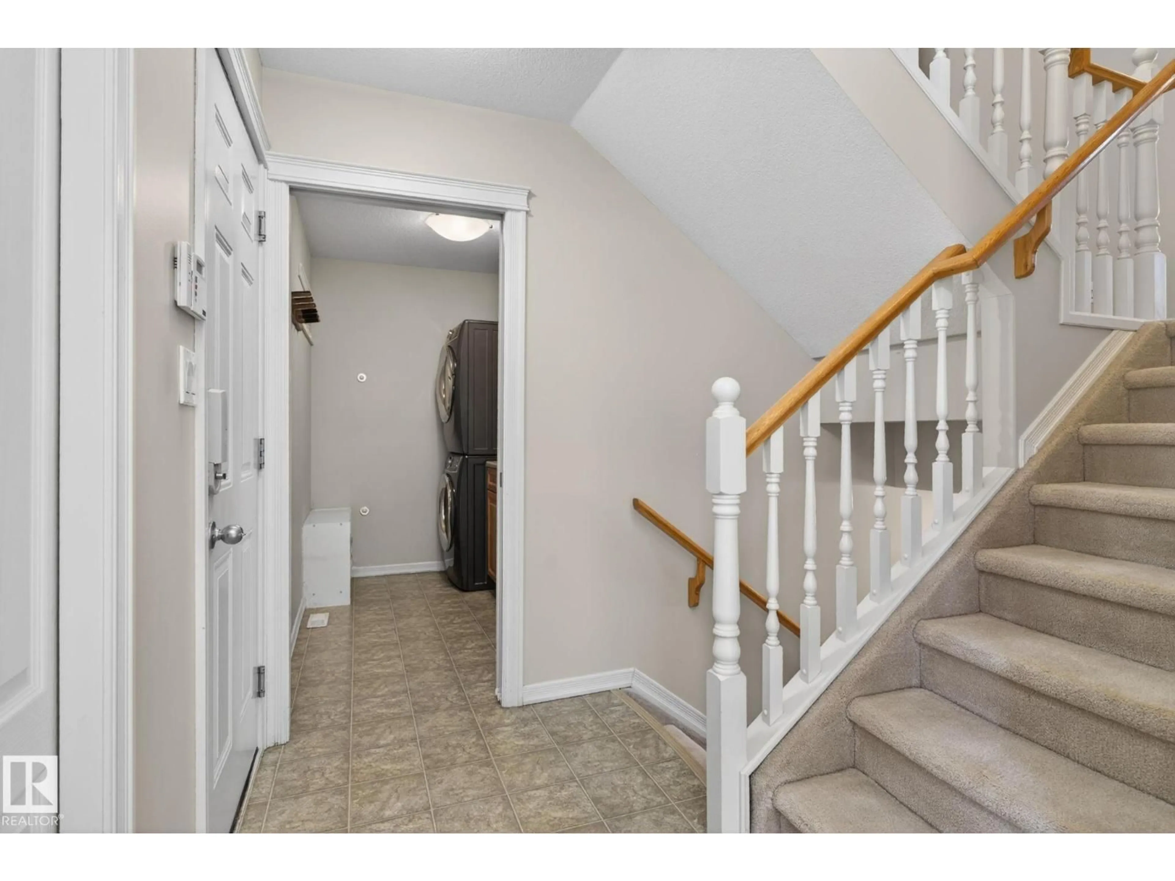 Indoor entryway for #34 - 3003 34 AV, Edmonton Alberta T6T0A1