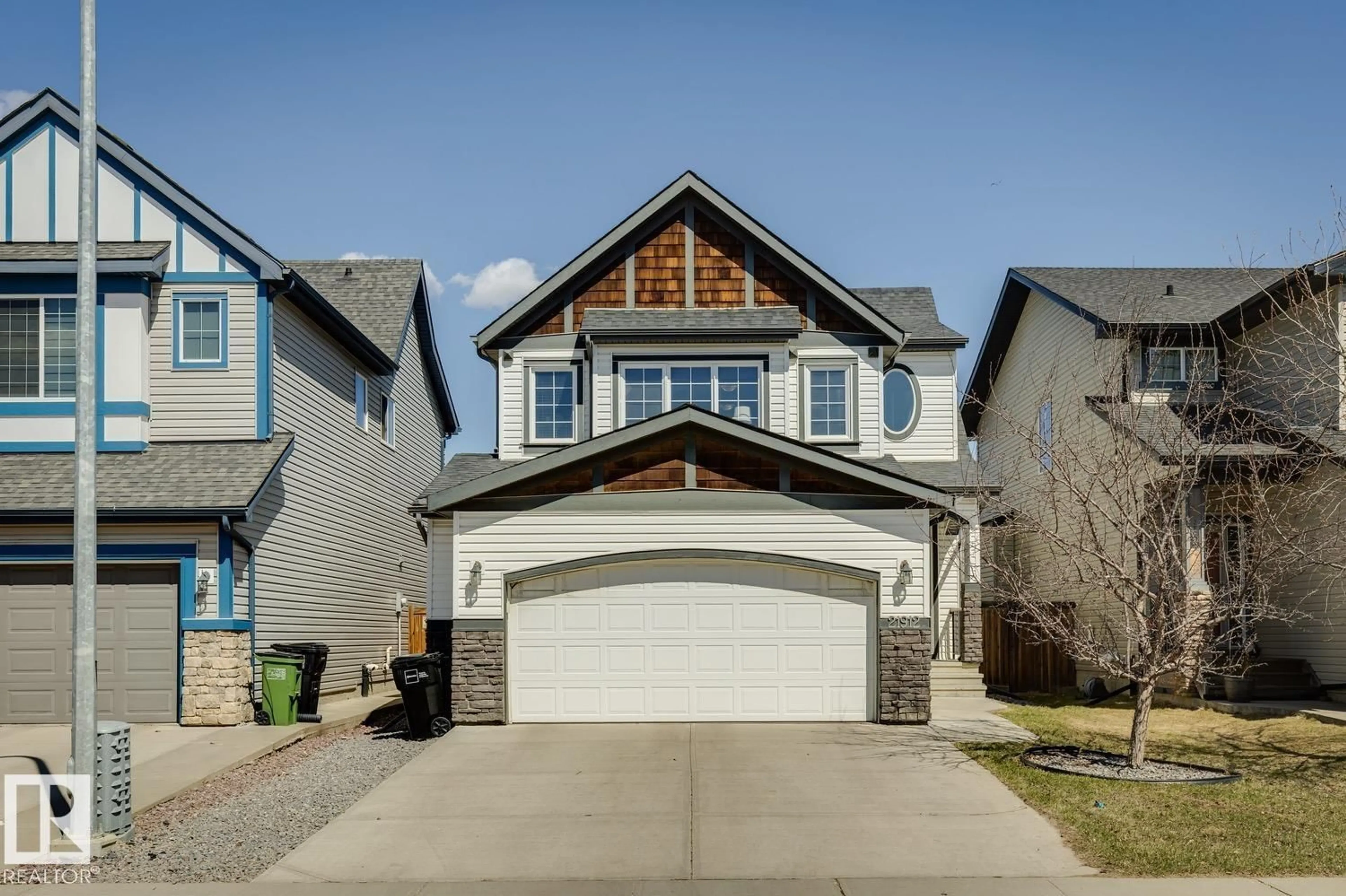 Home with vinyl exterior material, street for 21912 97 AV, Edmonton Alberta T5T4H6