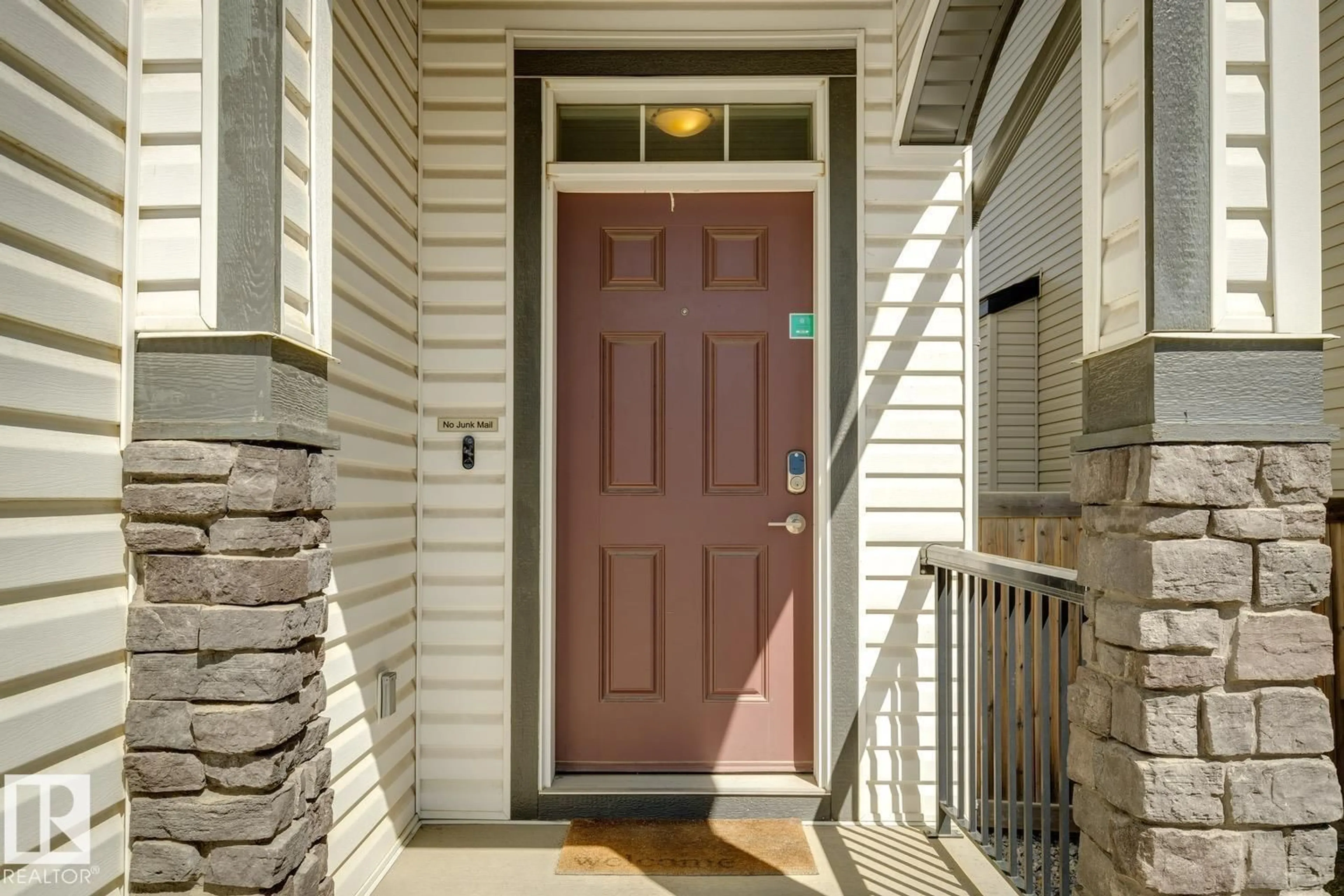 Indoor entryway for 21912 97 AV, Edmonton Alberta T5T4H6