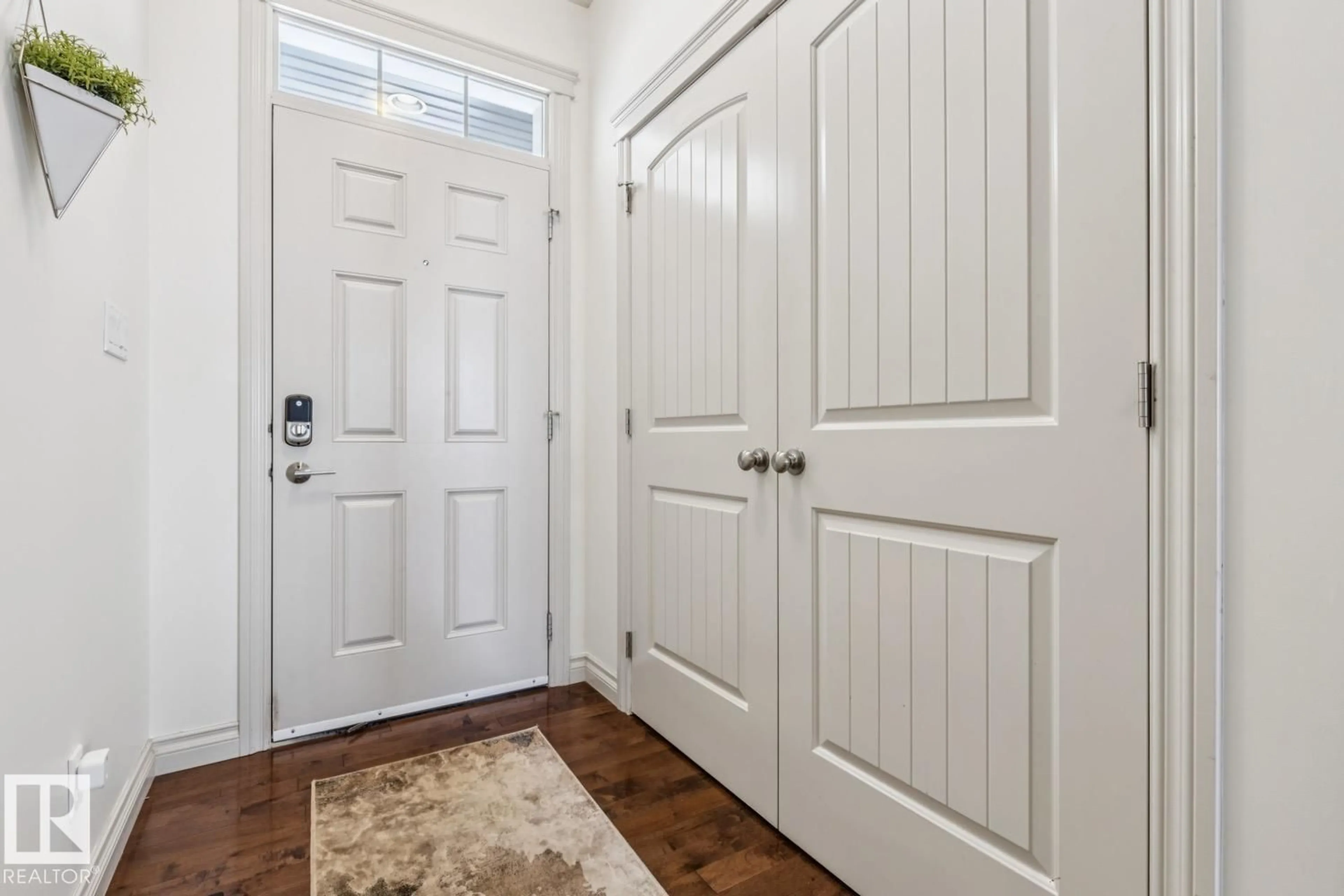 Indoor entryway for 21912 97 AV, Edmonton Alberta T5T4H6