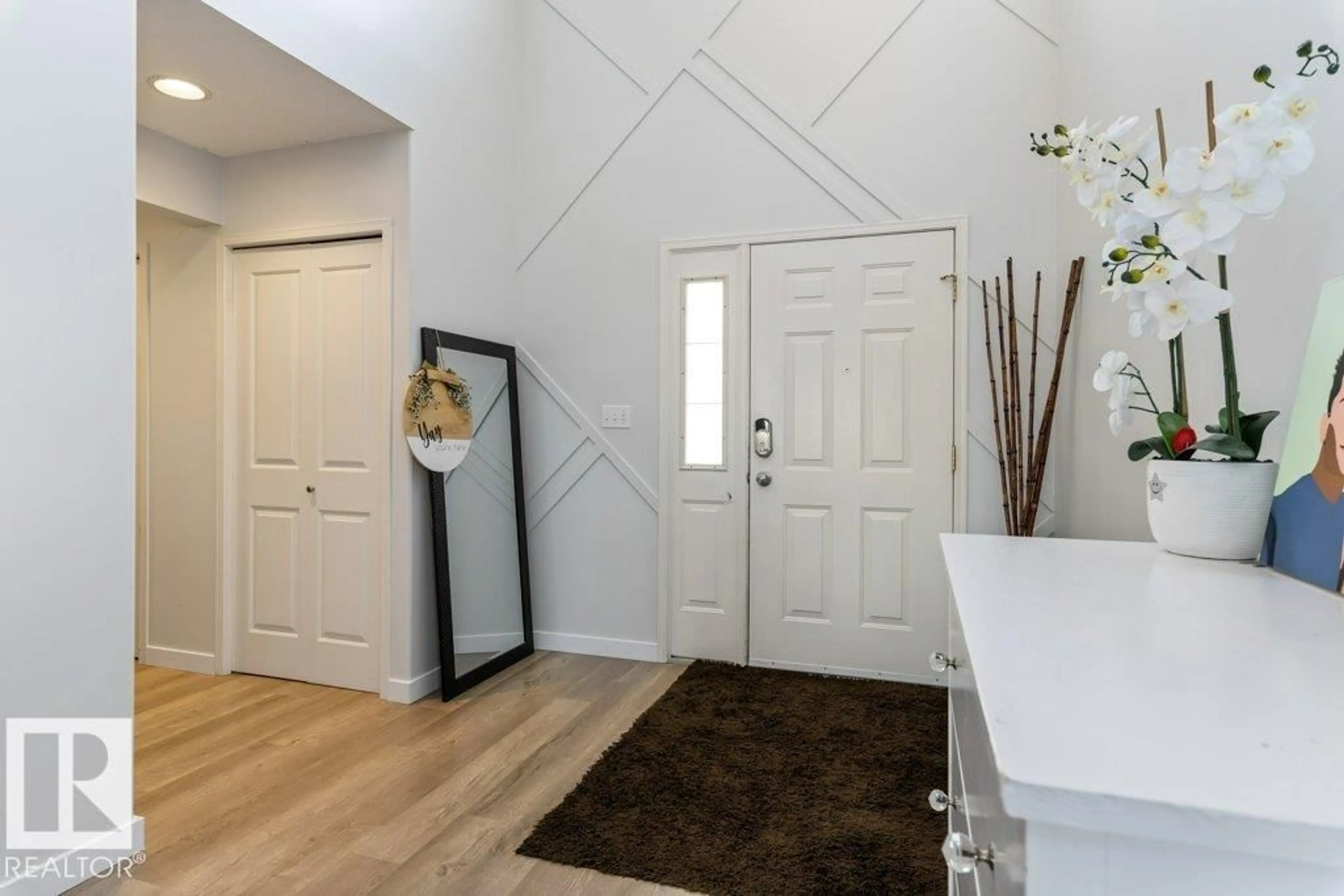 Indoor entryway for 22 DEACON PL, St. Albert Alberta T8N6S5